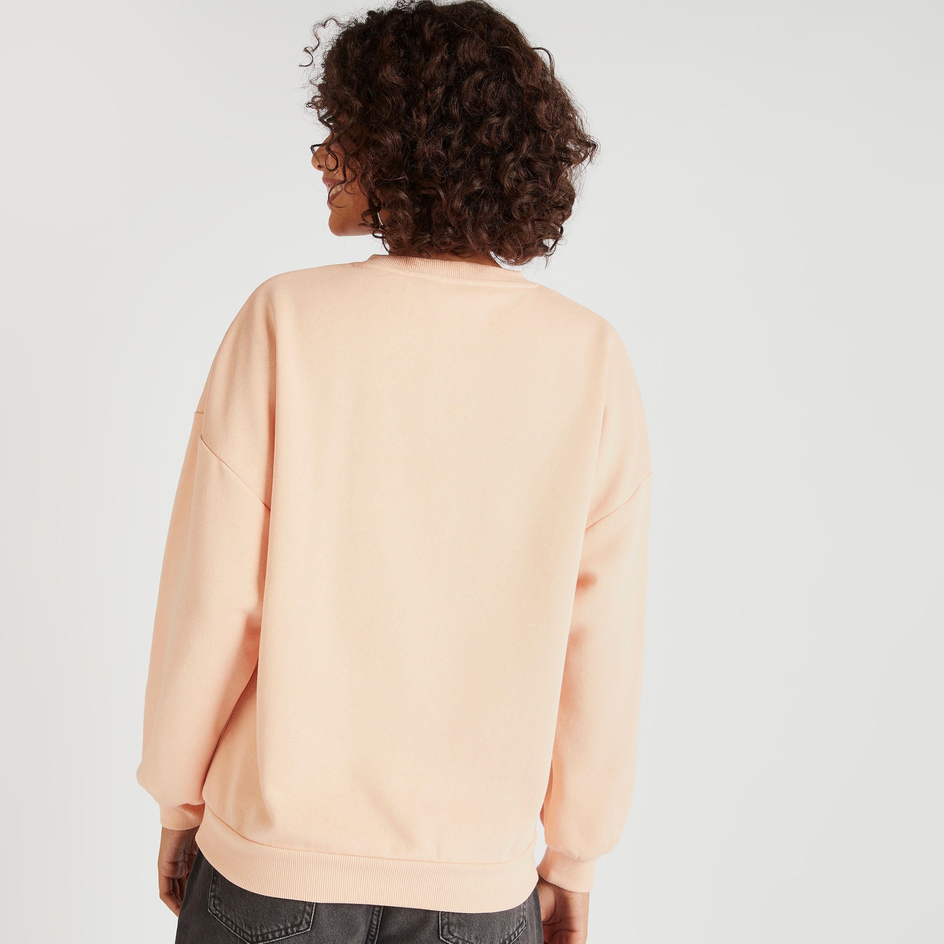 سويت شيرت منقوش بياقة ضيقة وأكمام طويلة-women-winterwear-hoodiesandsweatshirts-sweatshirts-image-5