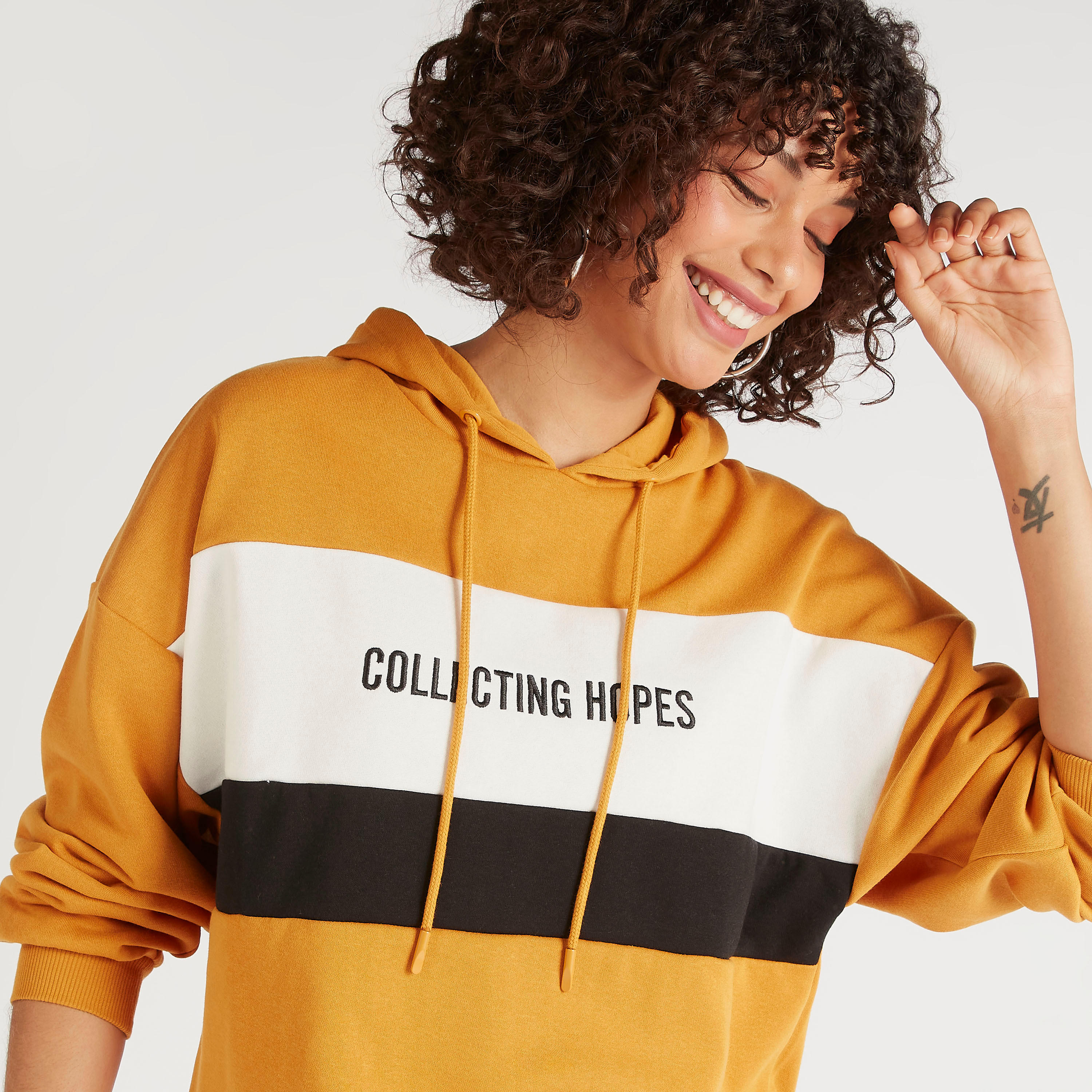 سويت شيرت بتصميم قوالب ملونة وأكمام طويلة من جونيورز-women-winterwear-hoodiesandsweatshirts-sweatshirts-image-3