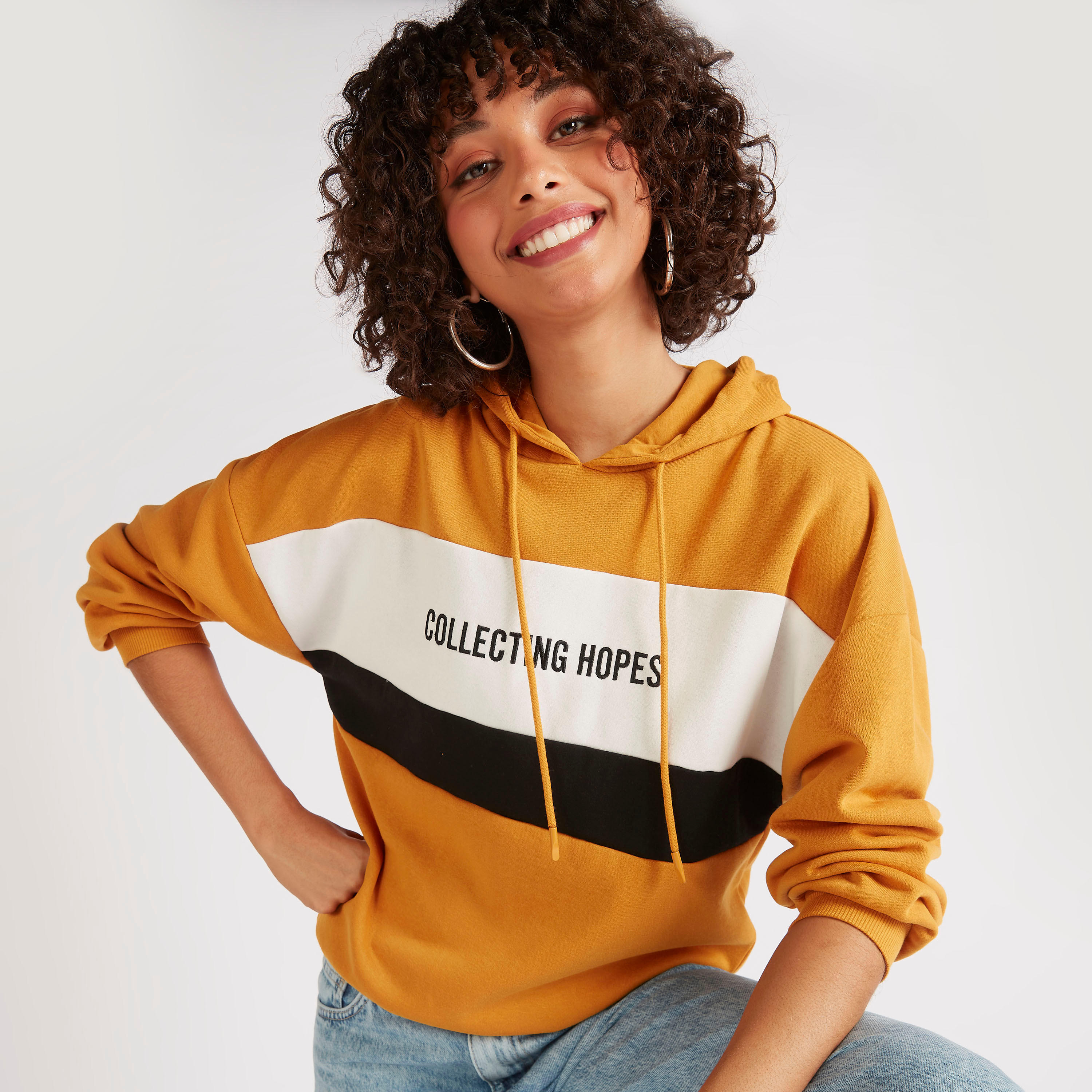 سويت شيرت بتصميم قوالب ملونة وأكمام طويلة من جونيورز-women-winterwear-hoodiesandsweatshirts-sweatshirts-image-5