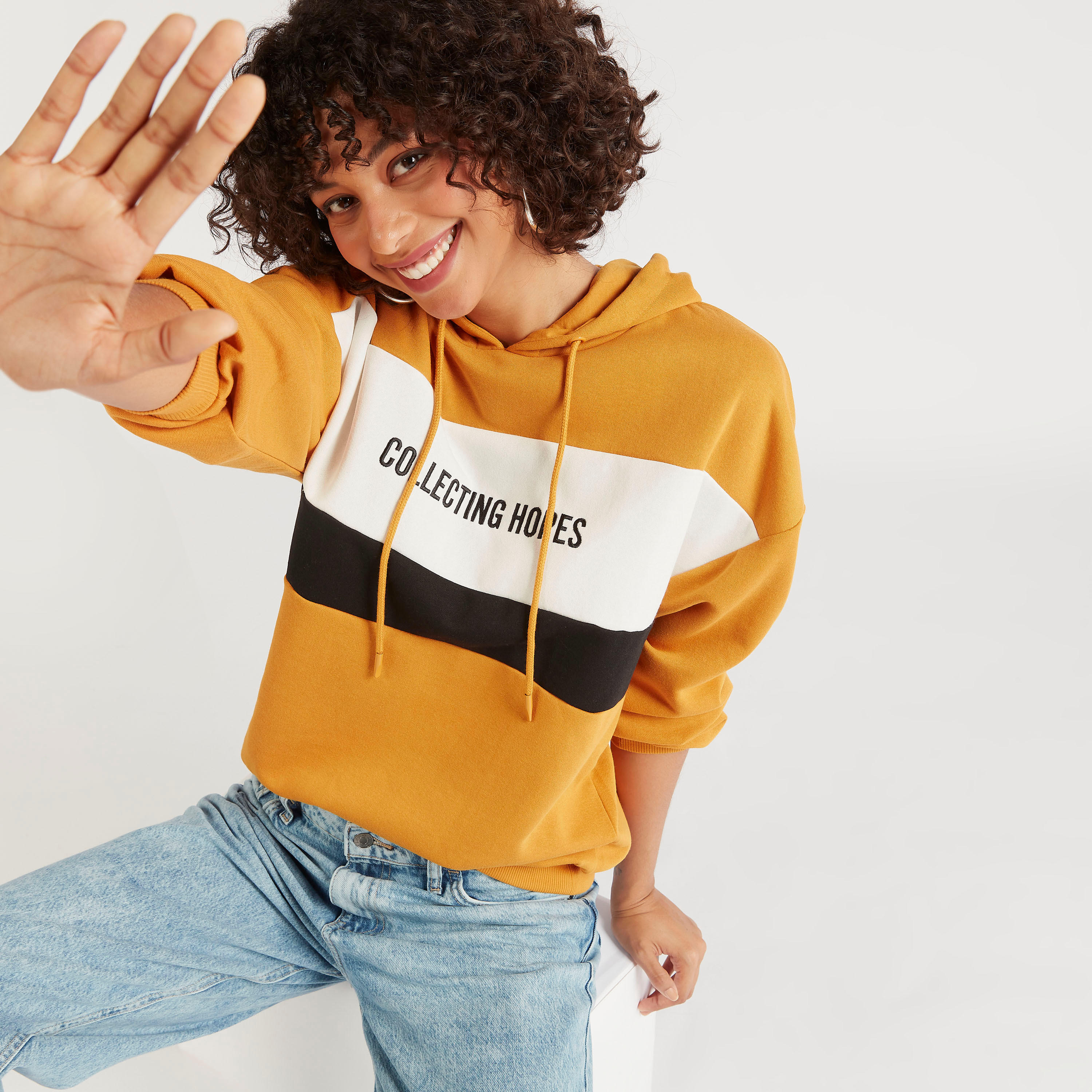 سويت شيرت بتصميم قوالب ملونة وأكمام طويلة من جونيورز-women-winterwear-hoodiesandsweatshirts-sweatshirts-image-6