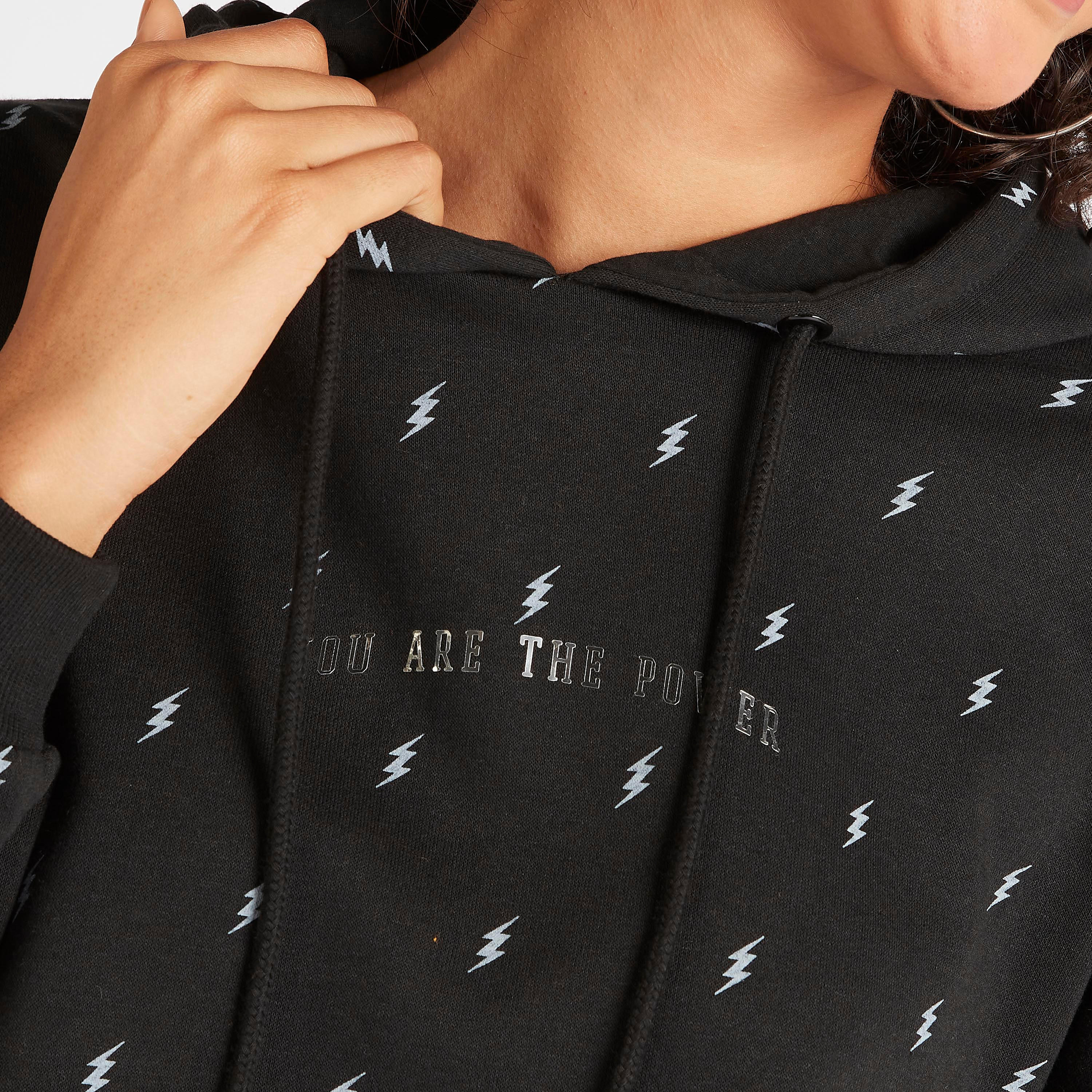 سويت شيرت بقبّعة وأكمام طويلة وطبعات بالكامل-women-winterwear-hoodiesandsweatshirts-sweatshirts-image-3