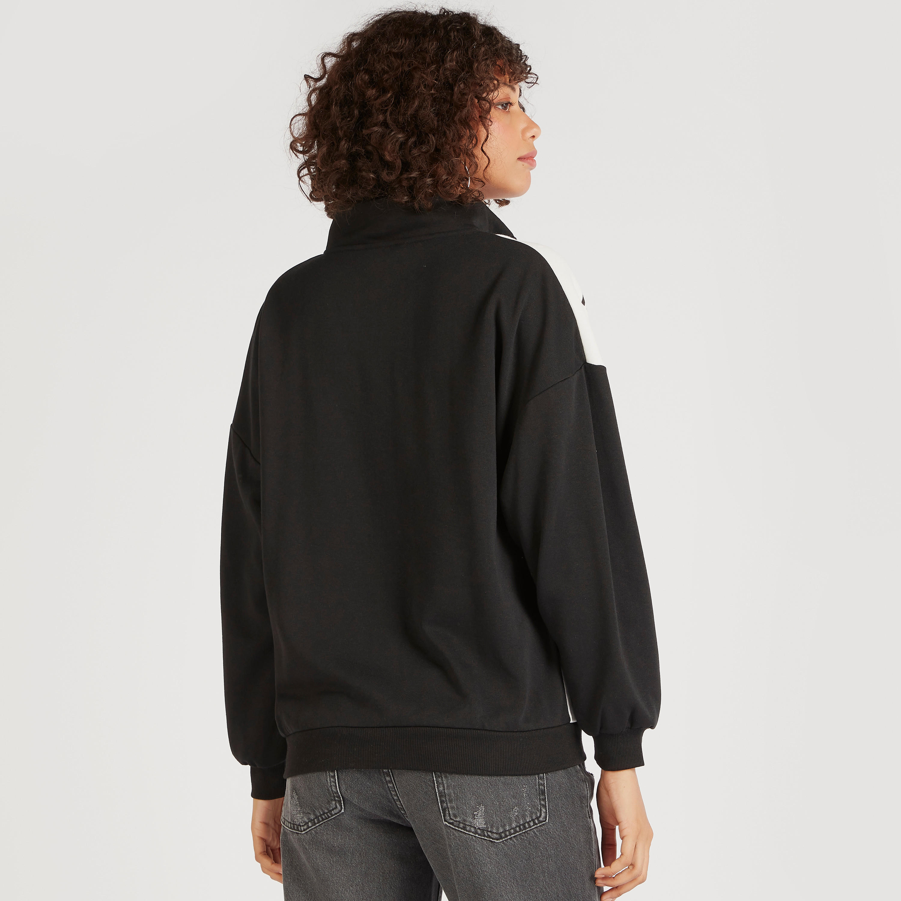 سويت شيرت بطبعات وبياقة عالية وقوالب ملوّنة-women-winterwear-hoodiesandsweatshirts-sweatshirts-image-5