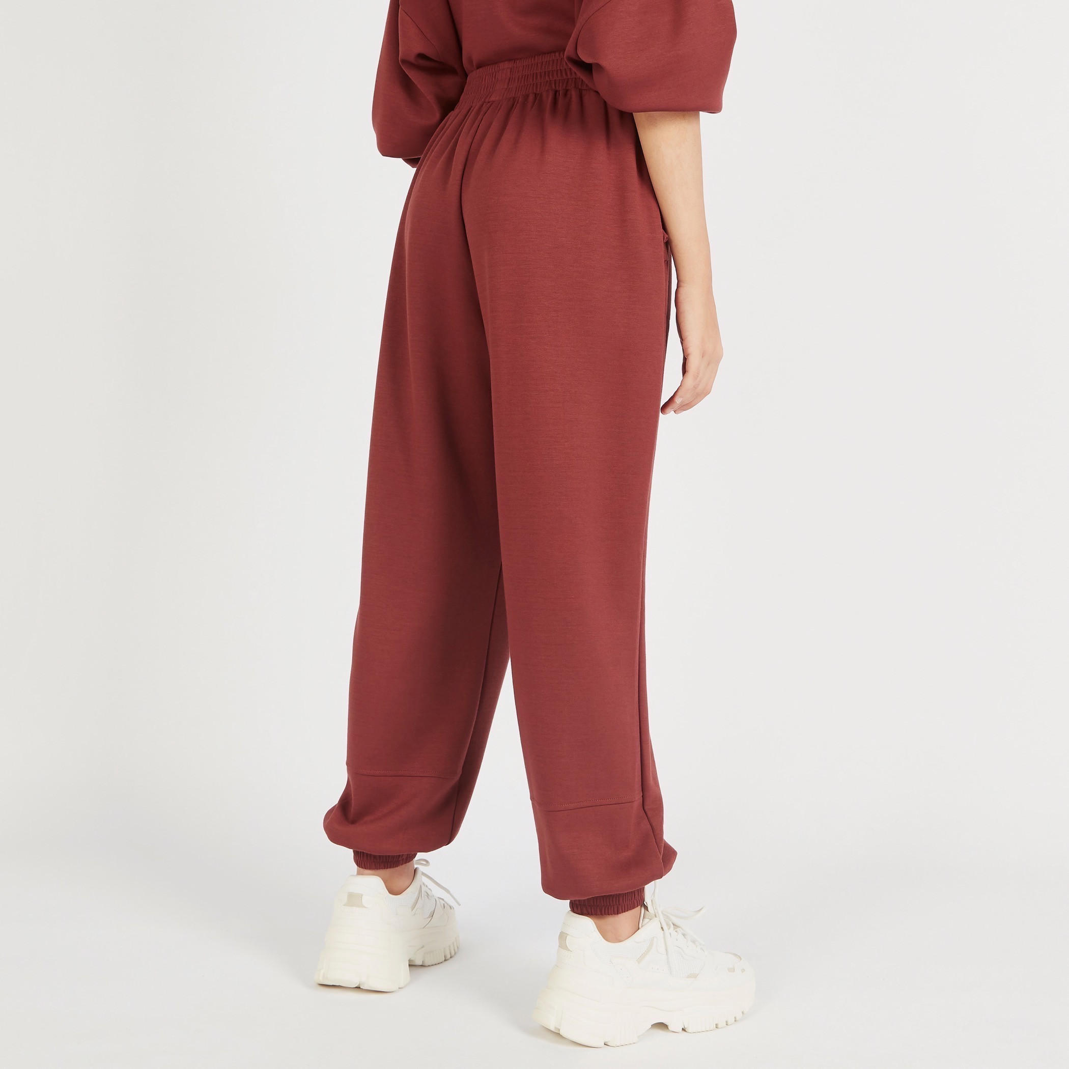 بنطلون رياضي سادة بخصر مطّاطي متوسّط الارتفاع وجيوب-women-clothing-bottoms-joggers-image-2