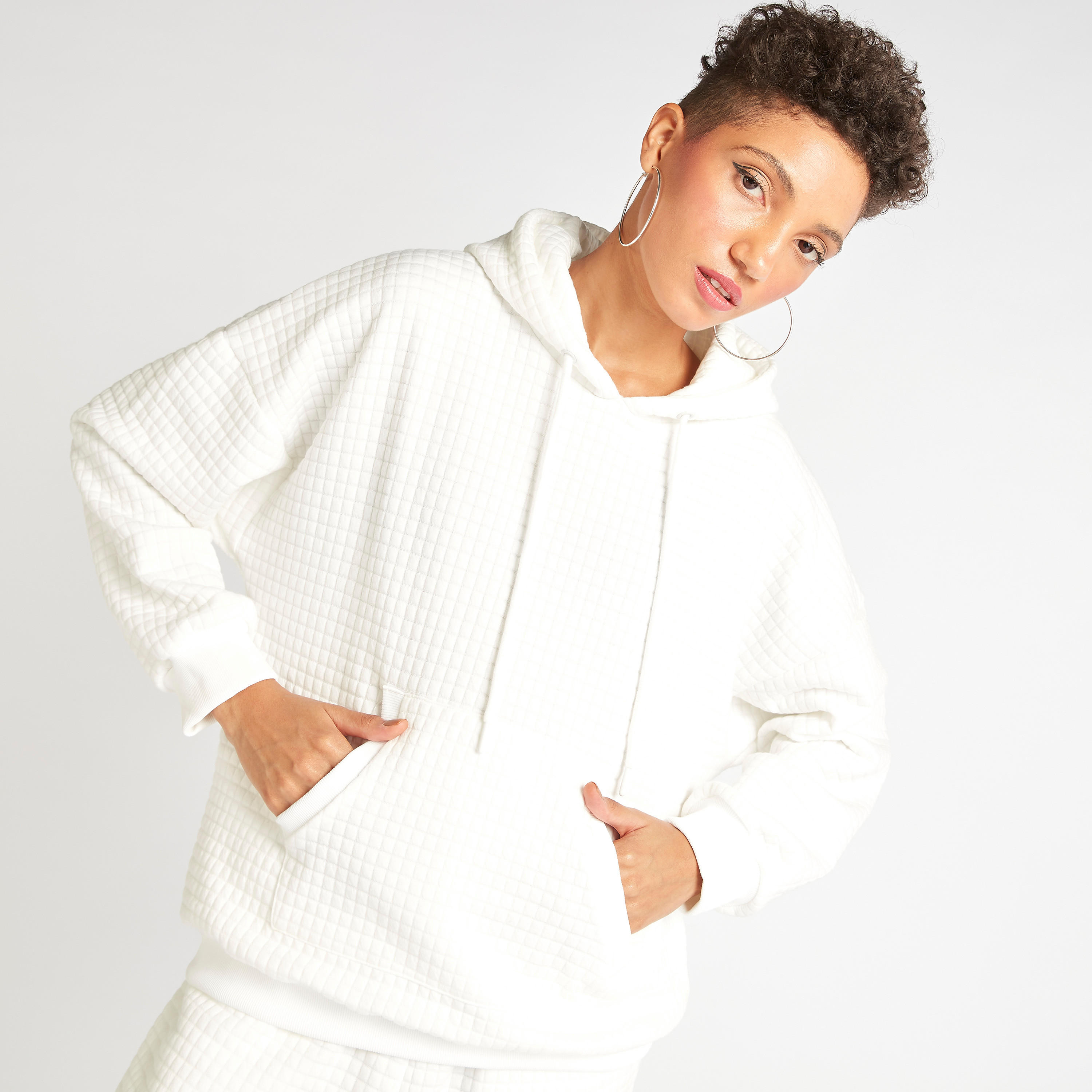 هودي  مبطّن بأكمام طويلة وجيوب كنغر-women-winterwear-hoodiesandsweatshirts-hoodies-image-1