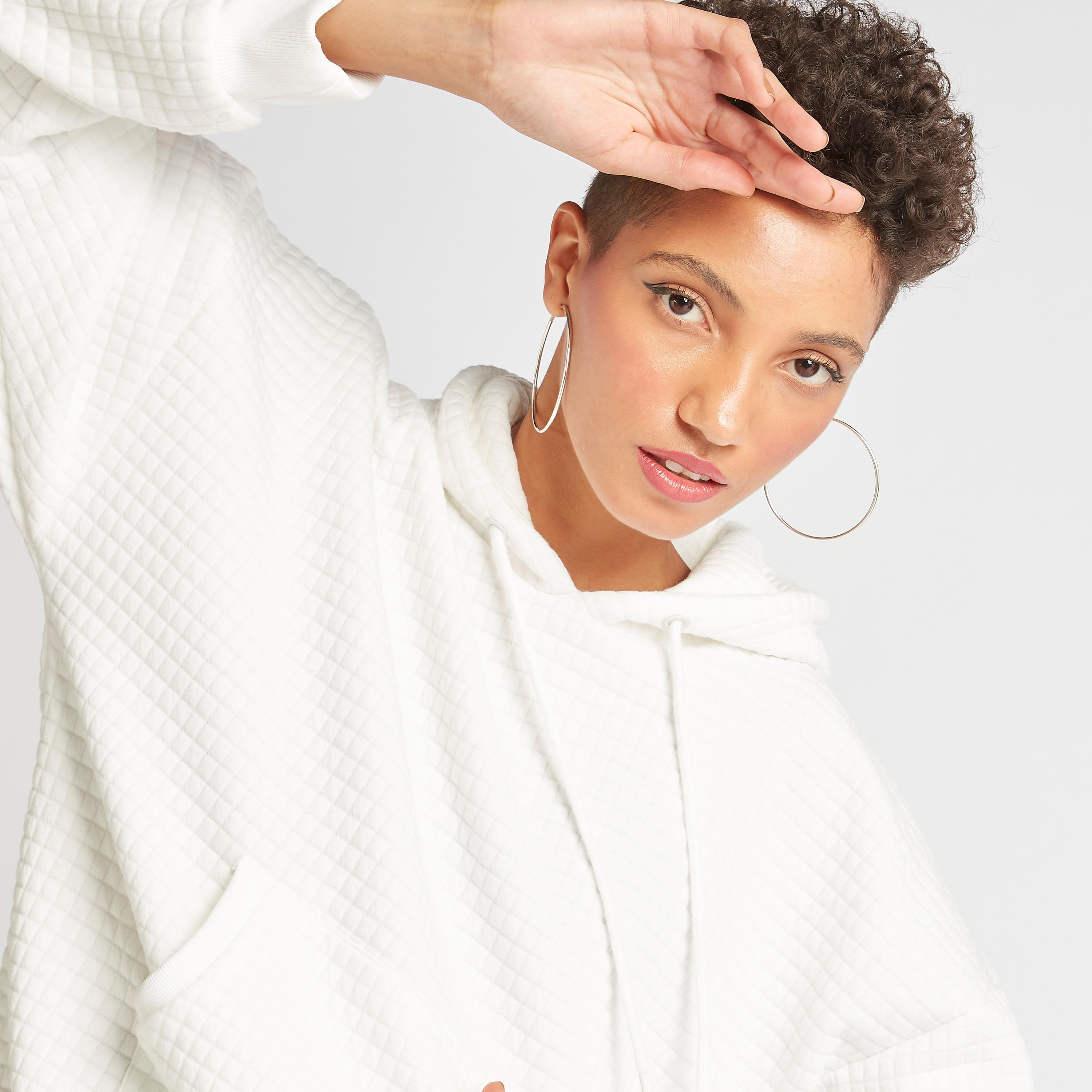هودي  مبطّن بأكمام طويلة وجيوب كنغر-women-winterwear-hoodiesandsweatshirts-hoodies-image-5