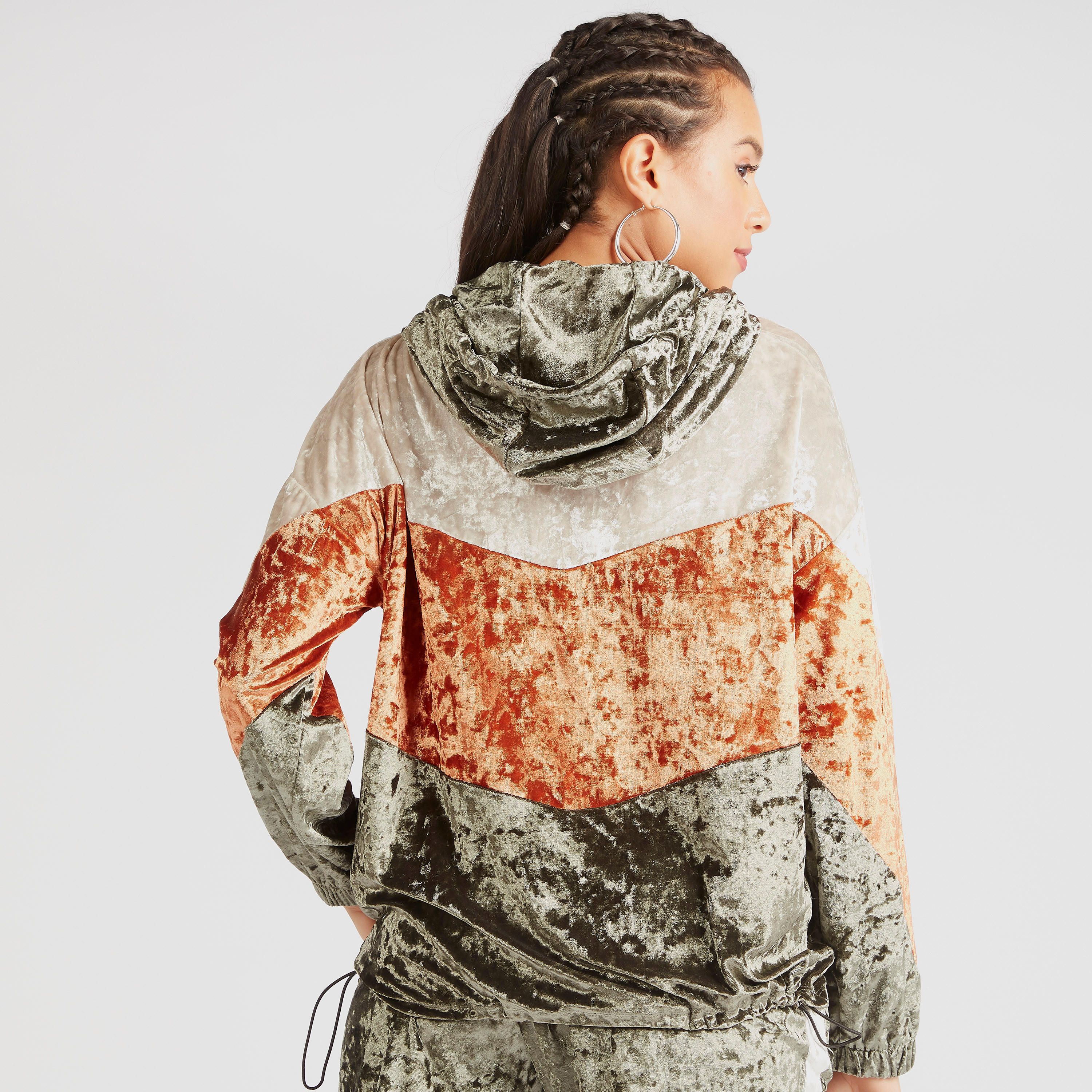 سويت شيرت بارز الملمس بقبّعة وأكمام طويلة-women-winterwear-hoodiesandsweatshirts-hoodies-image-4