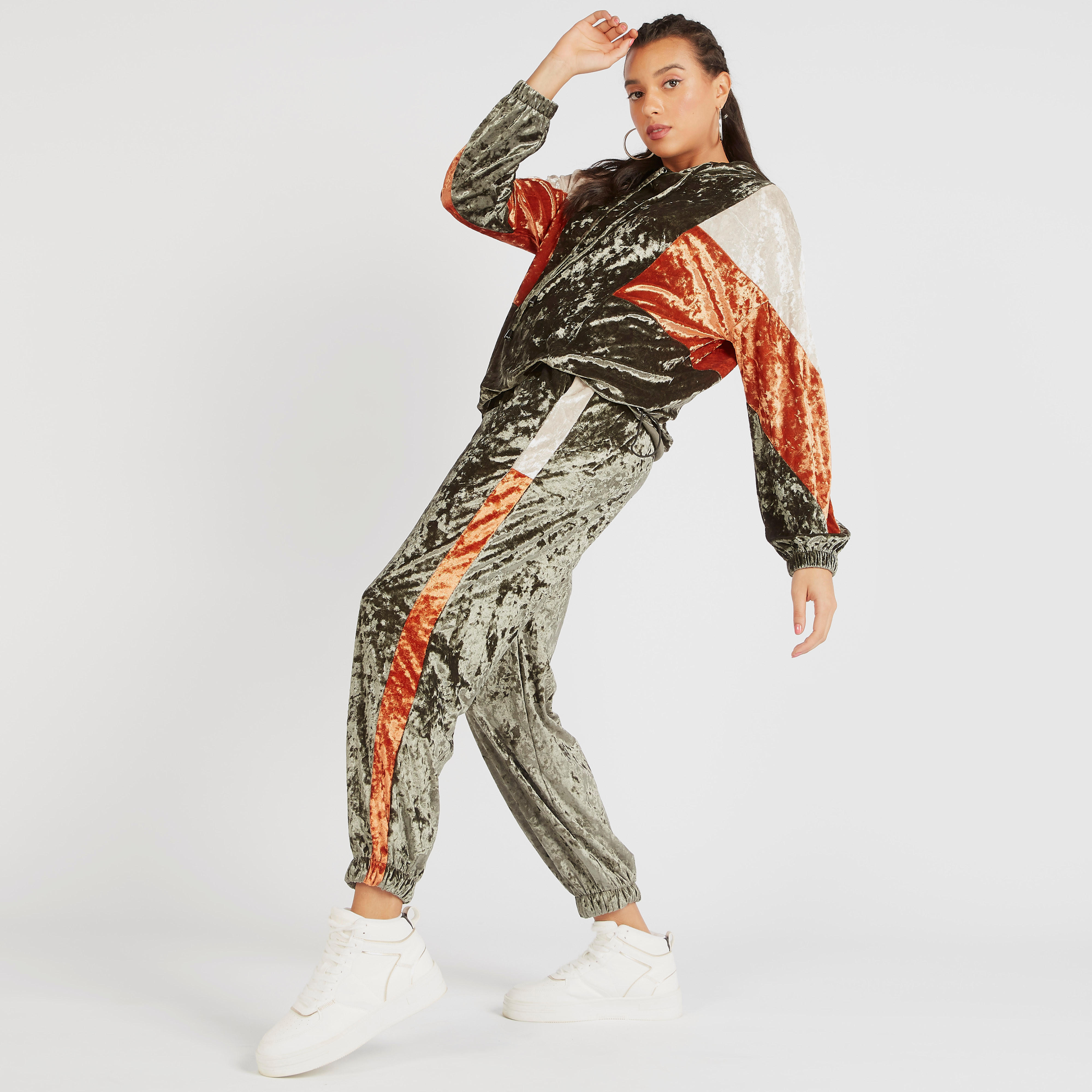 سويت شيرت بارز الملمس بقبّعة وأكمام طويلة-women-winterwear-hoodiesandsweatshirts-hoodies-image-5