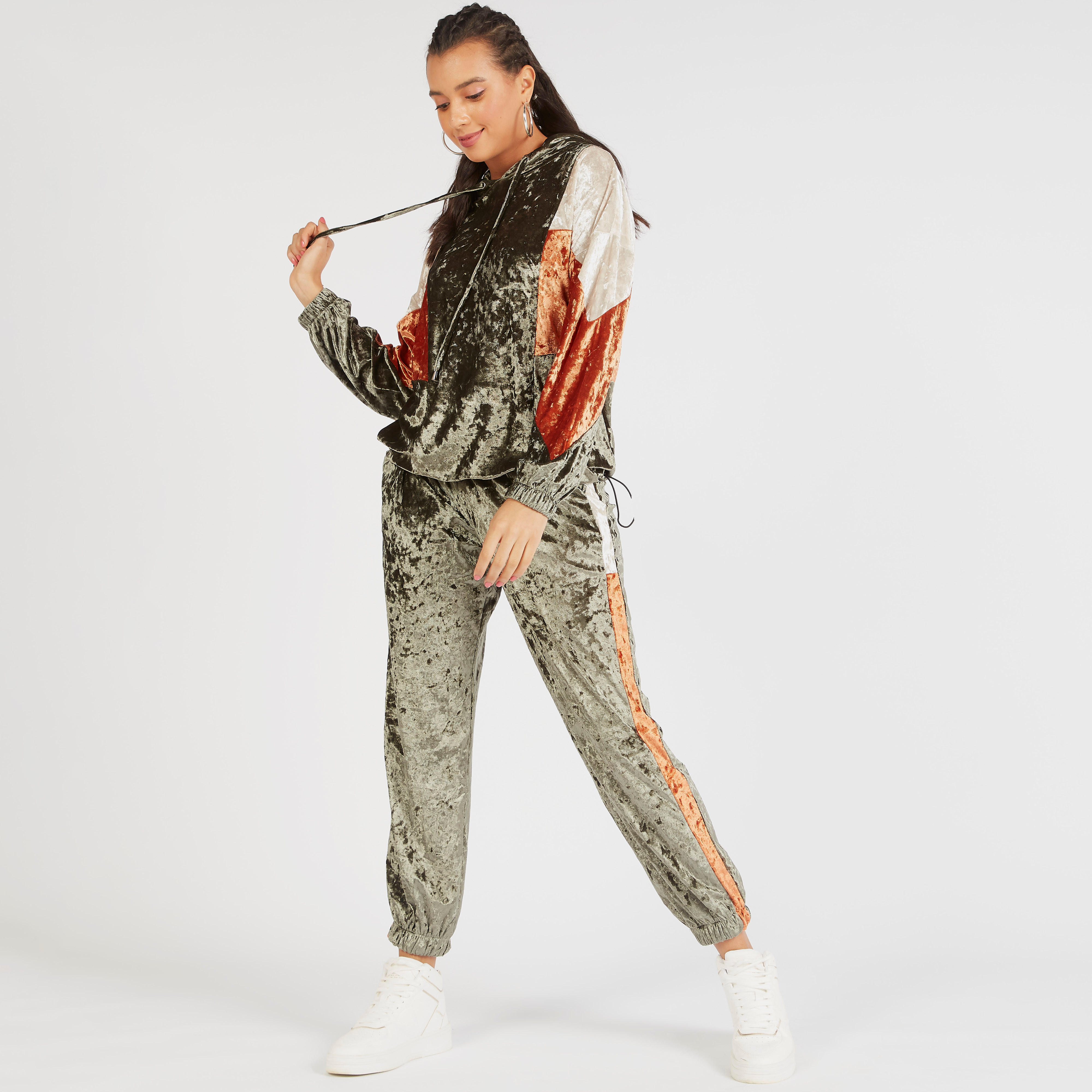سويت شيرت بارز الملمس بقبّعة وأكمام طويلة-women-winterwear-hoodiesandsweatshirts-hoodies-image-6