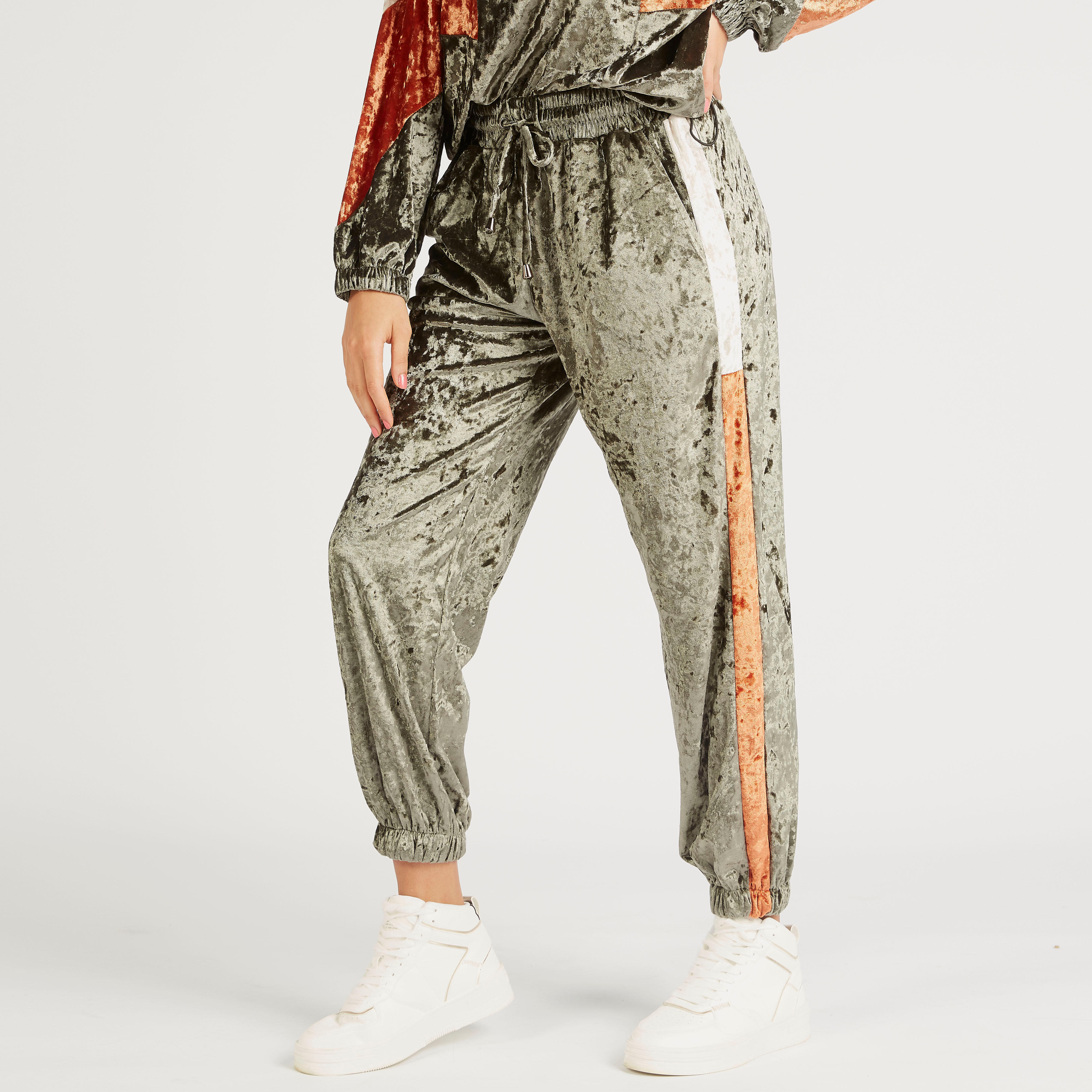 بنطلون رياضي بارز الملمس بخصر مرتفع ورباط إغلاق وجيوب-women-clothing-bottoms-joggers-image-5