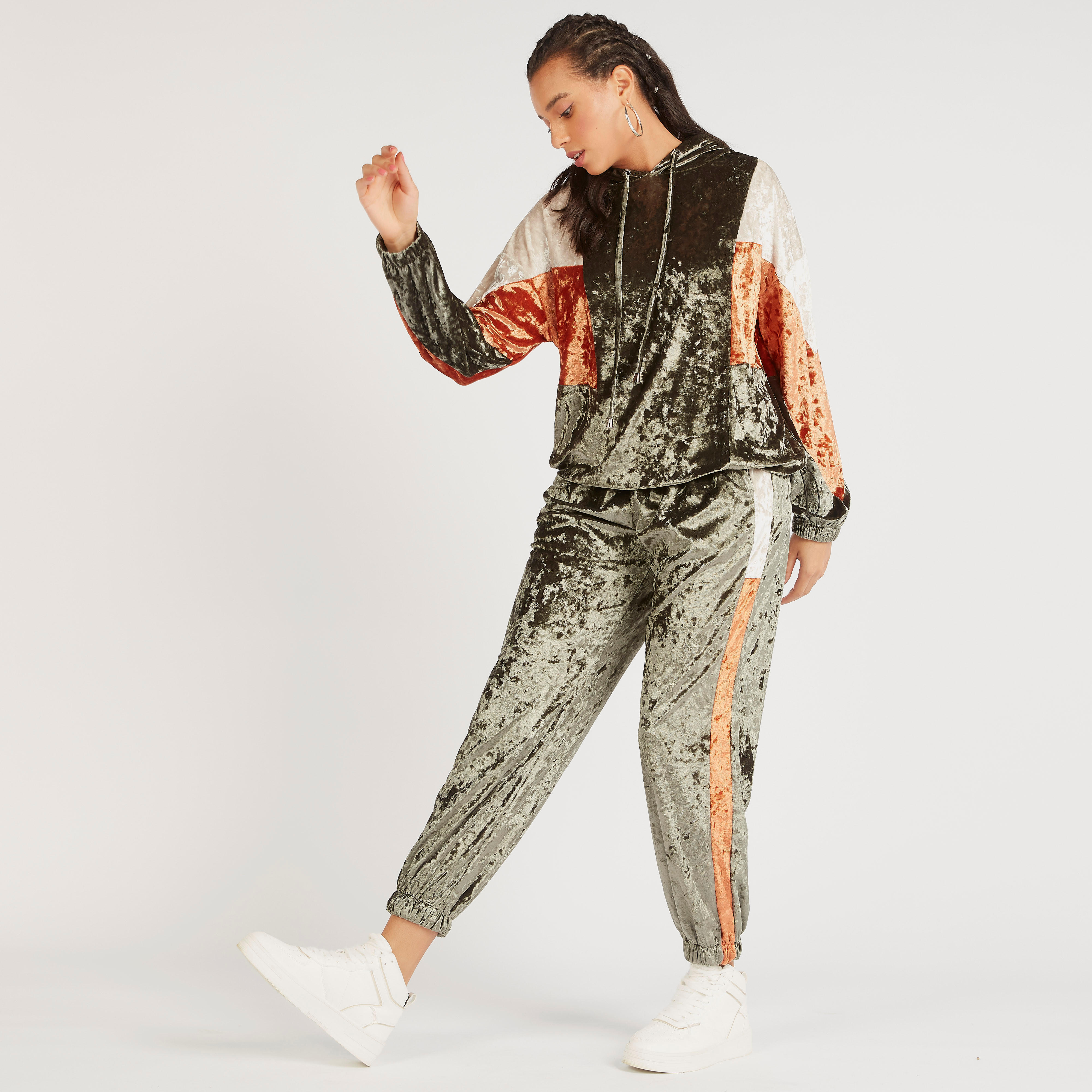 بنطلون رياضي بارز الملمس بخصر مرتفع ورباط إغلاق وجيوب-women-clothing-bottoms-joggers-image-4