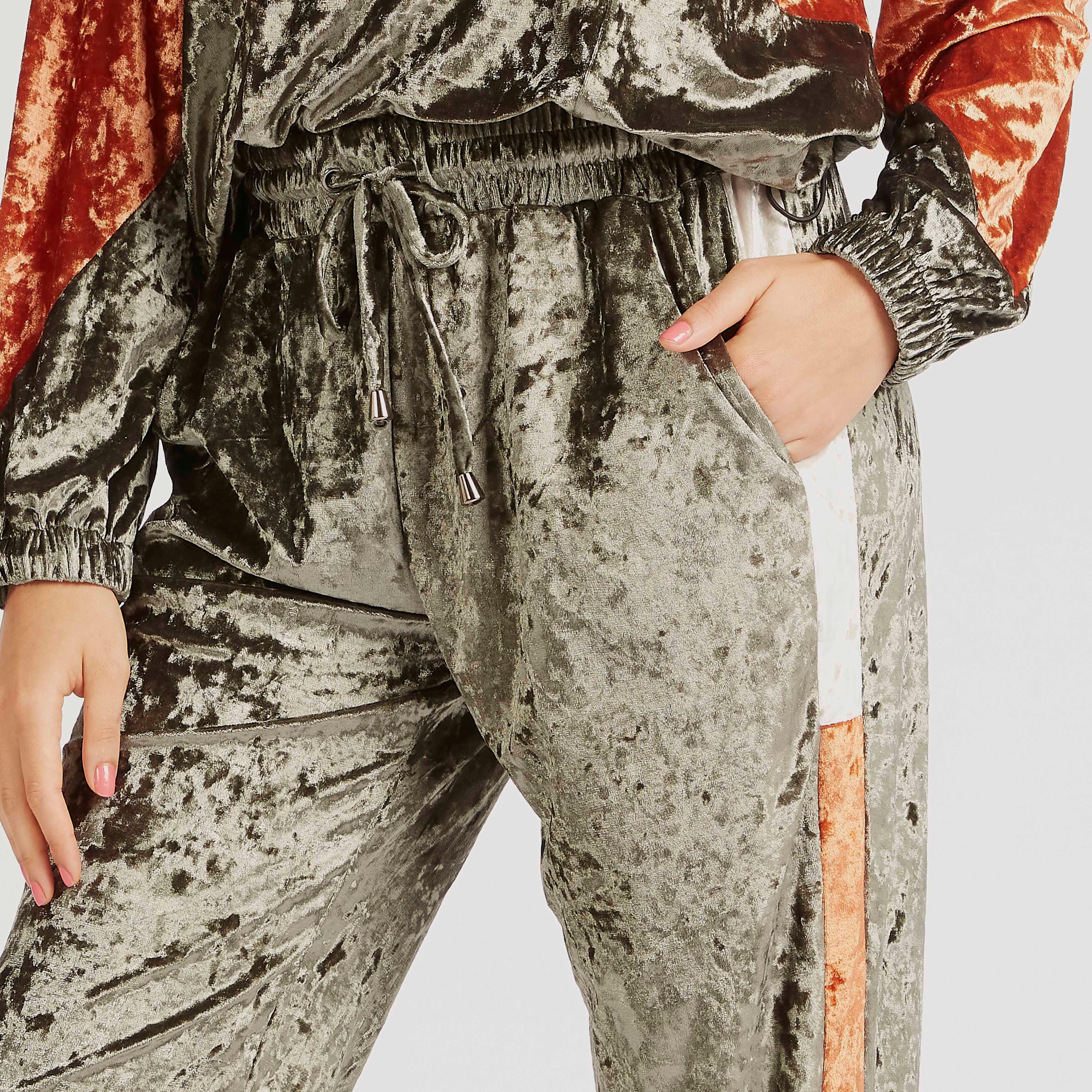 بنطلون رياضي بارز الملمس بخصر مرتفع ورباط إغلاق وجيوب-women-clothing-bottoms-joggers-image-3