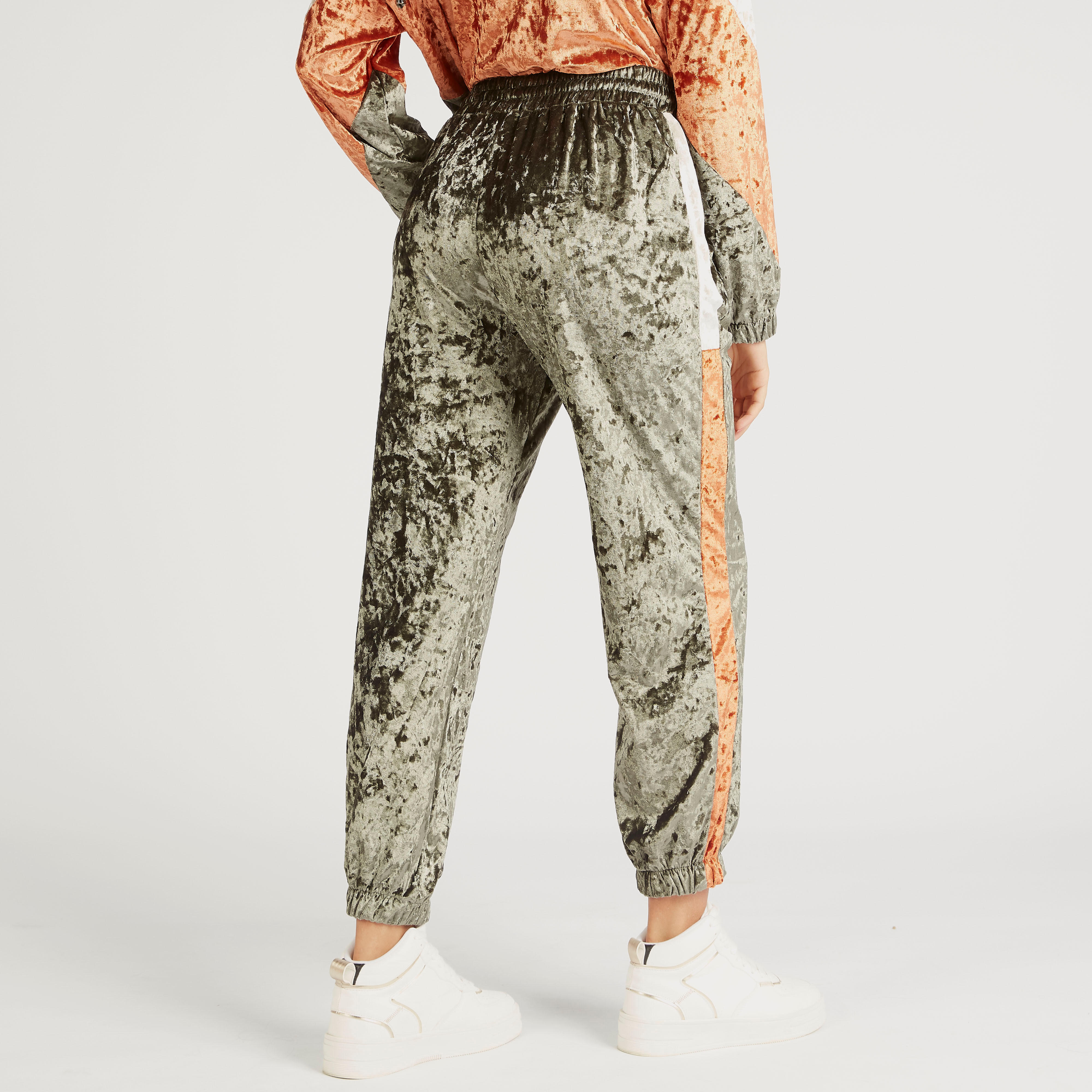 بنطلون رياضي بارز الملمس بخصر مرتفع ورباط إغلاق وجيوب-women-clothing-bottoms-joggers-image-2