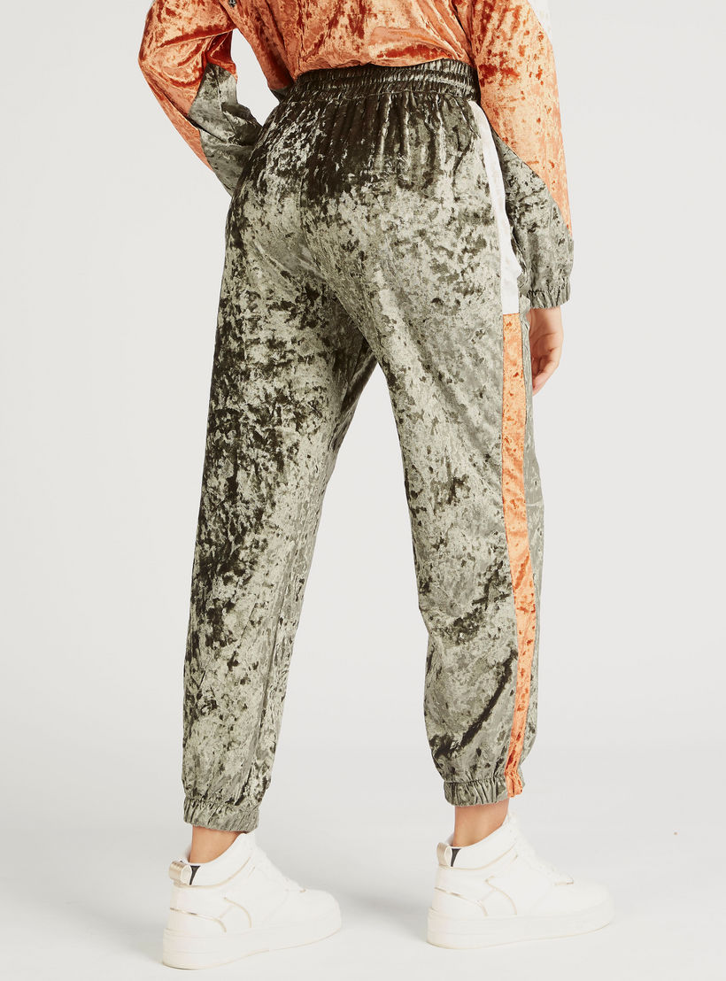 بنطلون رياضي بارز الملمس بخصر مرتفع ورباط إغلاق وجيوب-women-clothing-bottoms-joggers-image-2