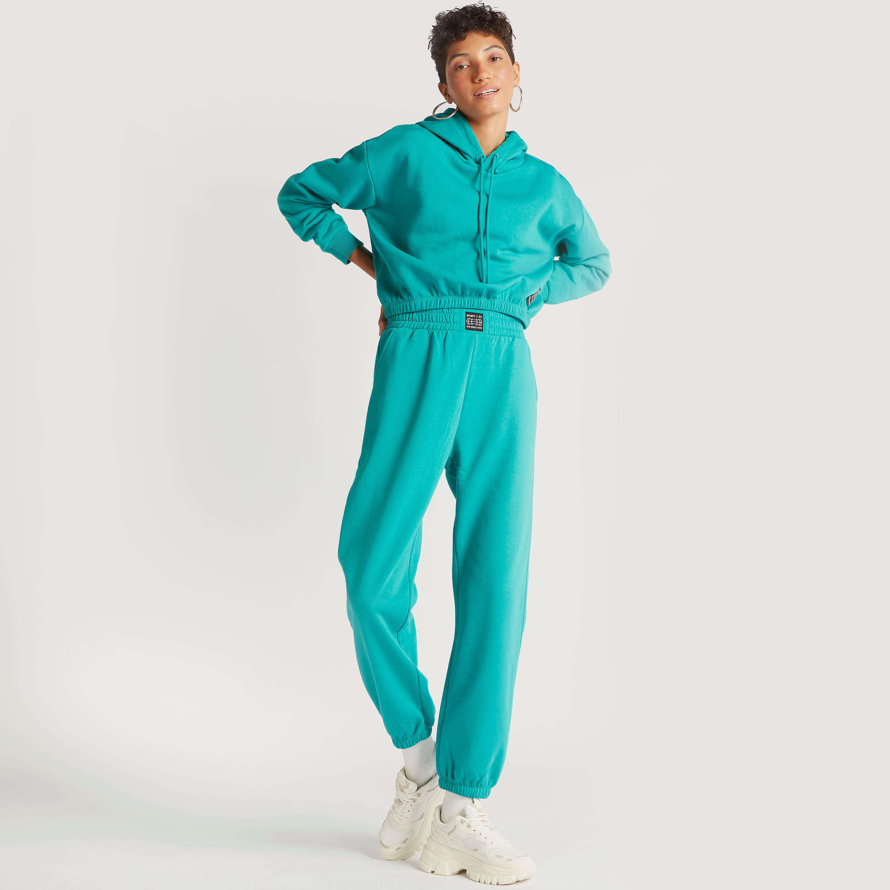 بنطلون رياضي سادة بخصر مطاطي مرتفع وجيوب-women-clothing-bottoms-joggers-image-4