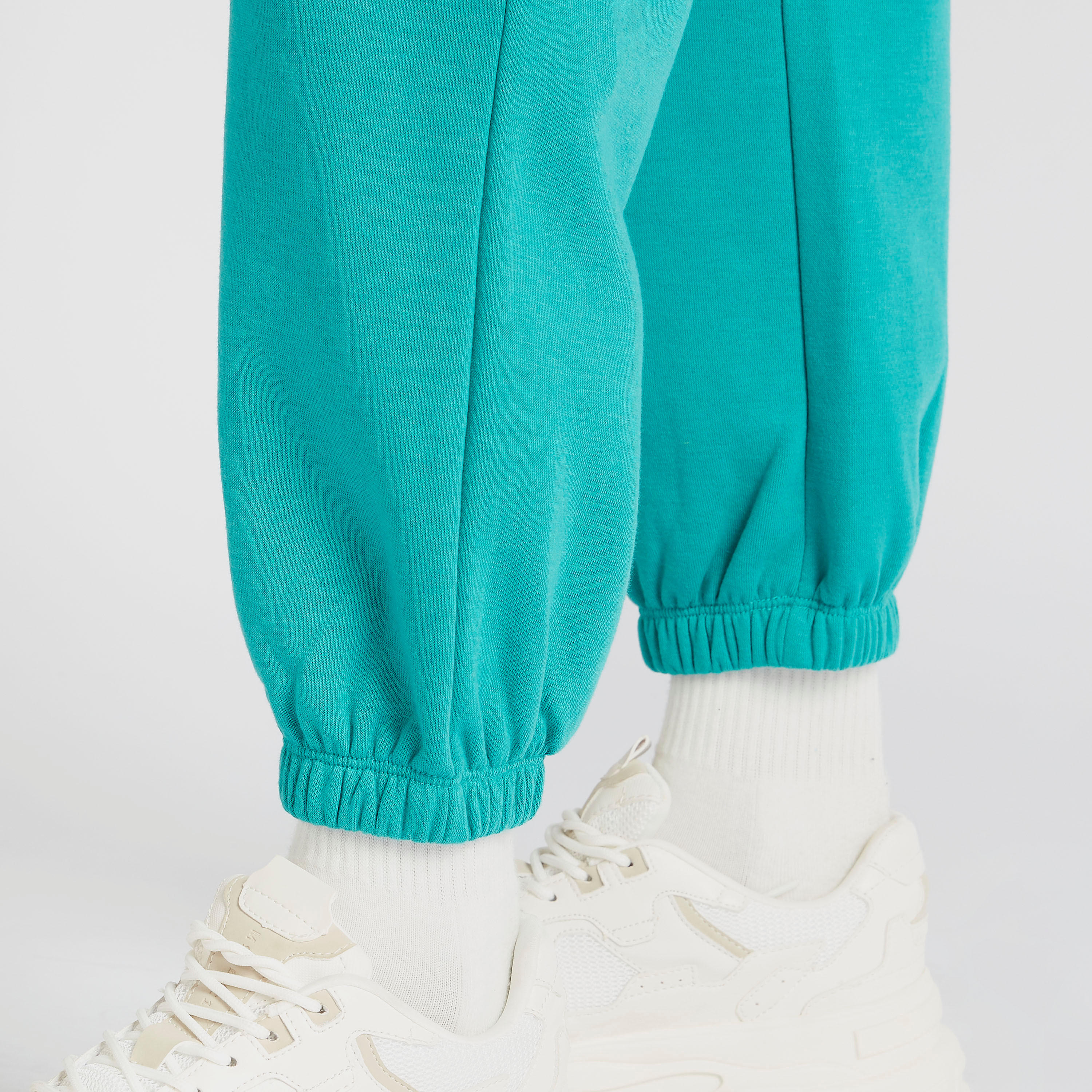 بنطلون رياضي سادة بخصر مطاطي مرتفع وجيوب-women-clothing-bottoms-joggers-image-1