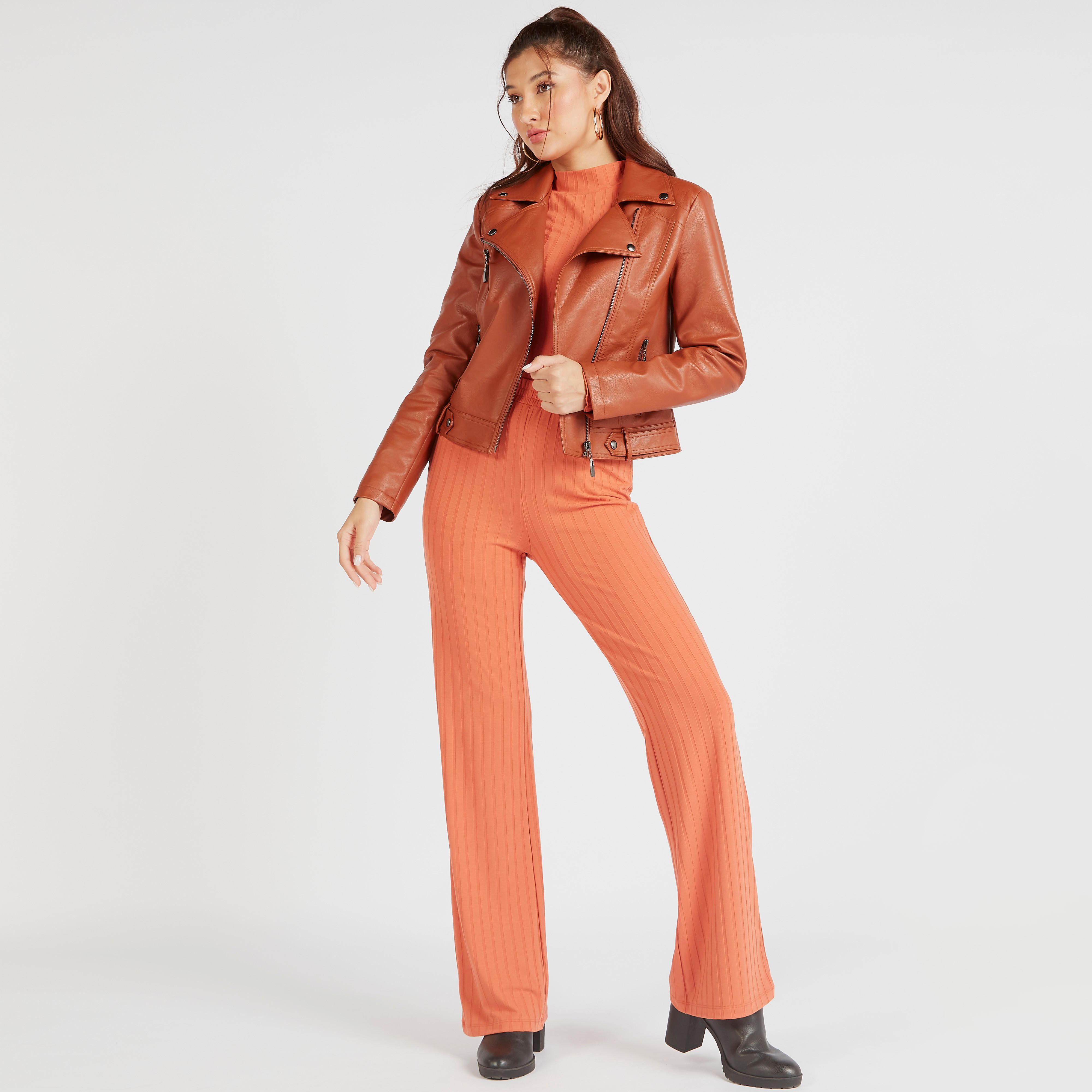 بنطلون بارز الملمس بخصر مطّاطي مرتفع-women-clothing-bottoms-trousers-image-2