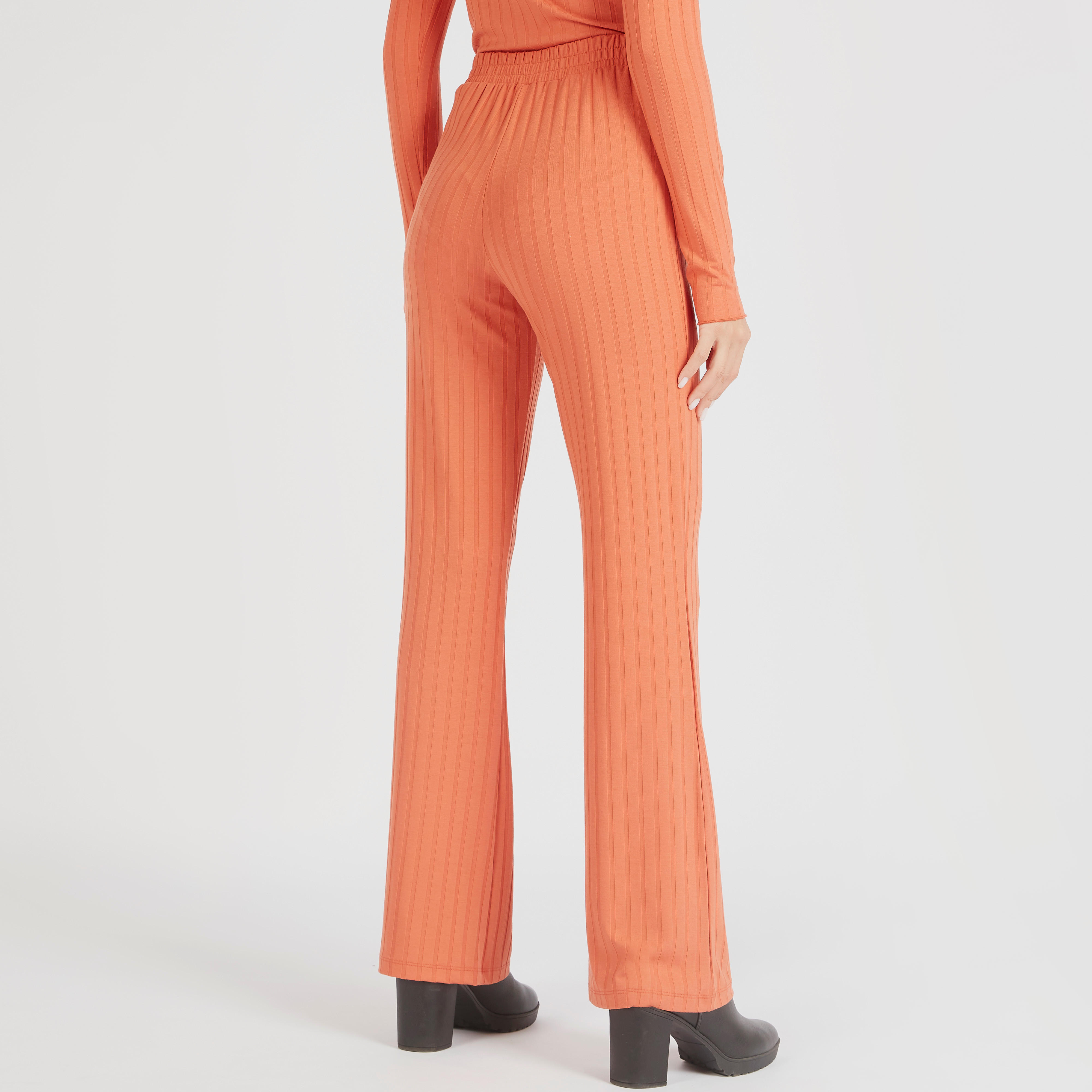 بنطلون بارز الملمس بخصر مطّاطي مرتفع-women-clothing-bottoms-trousers-image-4