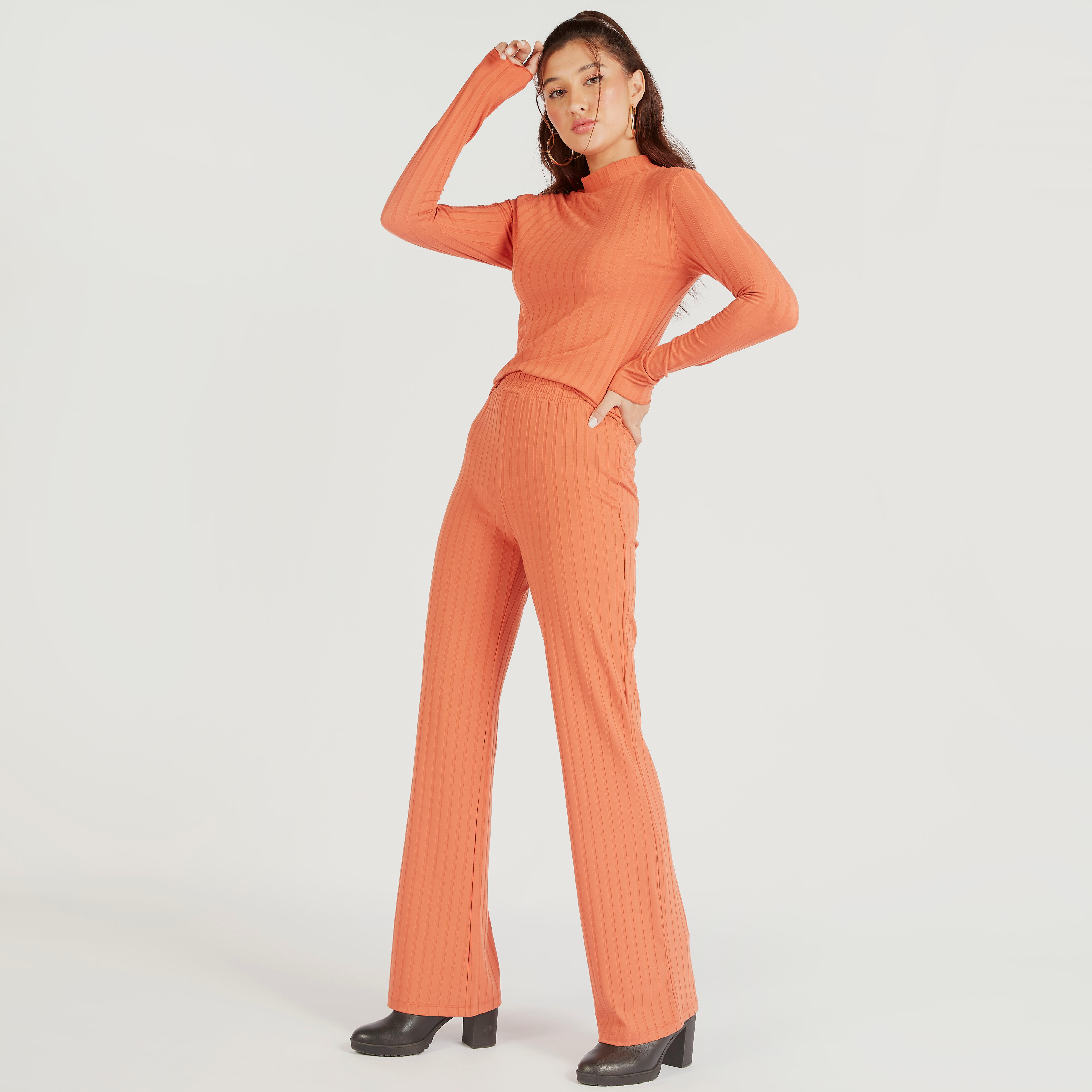 بنطلون بارز الملمس بخصر مطّاطي مرتفع-women-clothing-bottoms-trousers-image-5