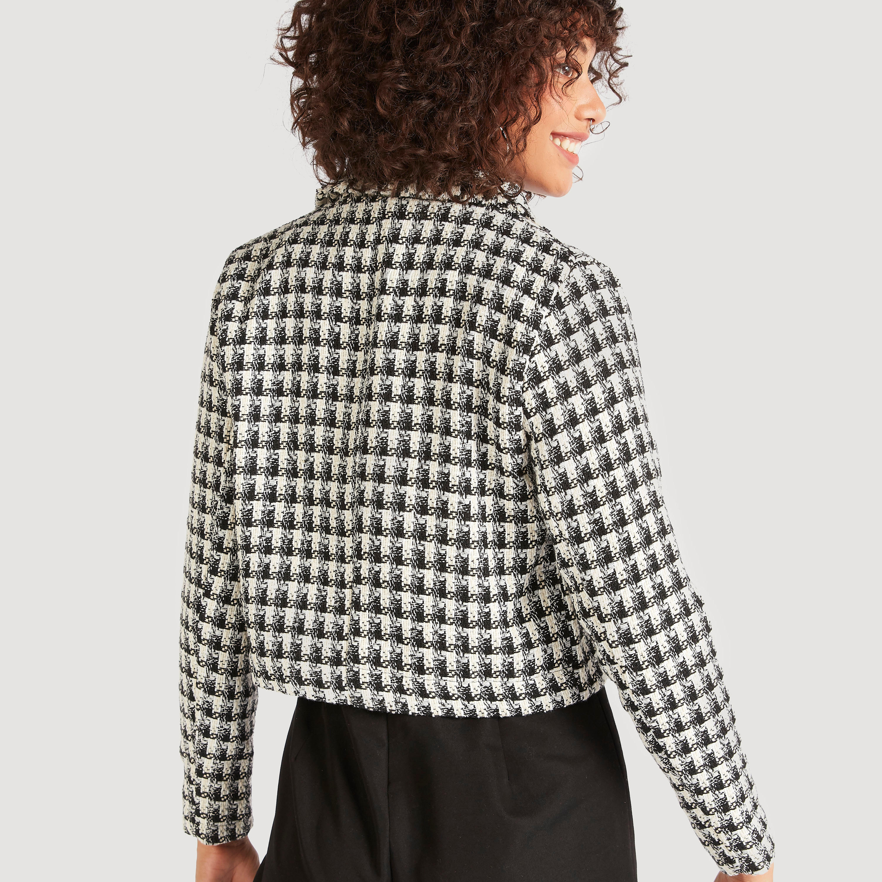 جاكيت قصير بأكمام طويلة وطبعات كاروهات-women-winterwear-coatsandjackets-jackets-image-4