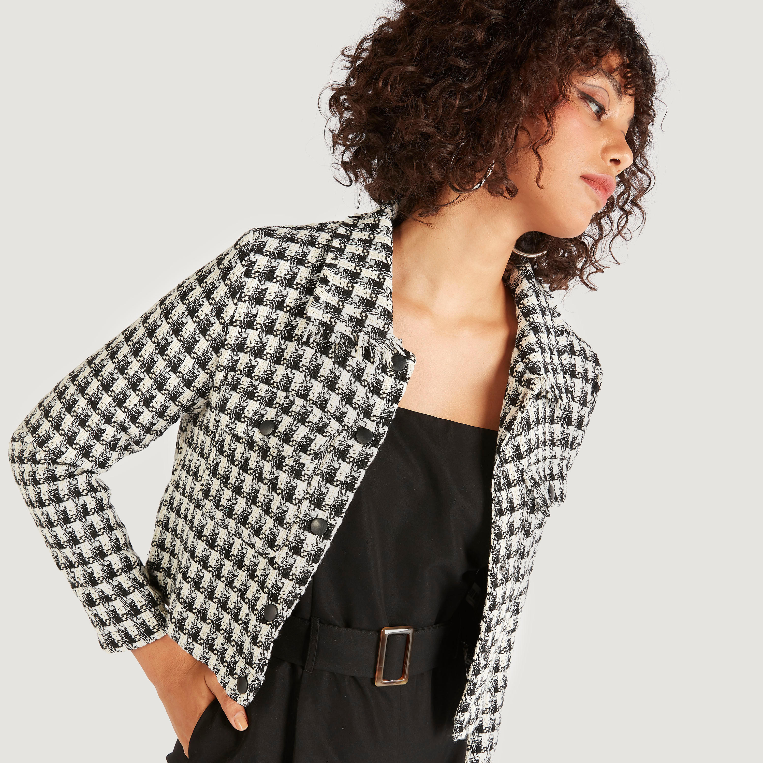 جاكيت قصير بأكمام طويلة وطبعات كاروهات-women-winterwear-coatsandjackets-jackets-image-5