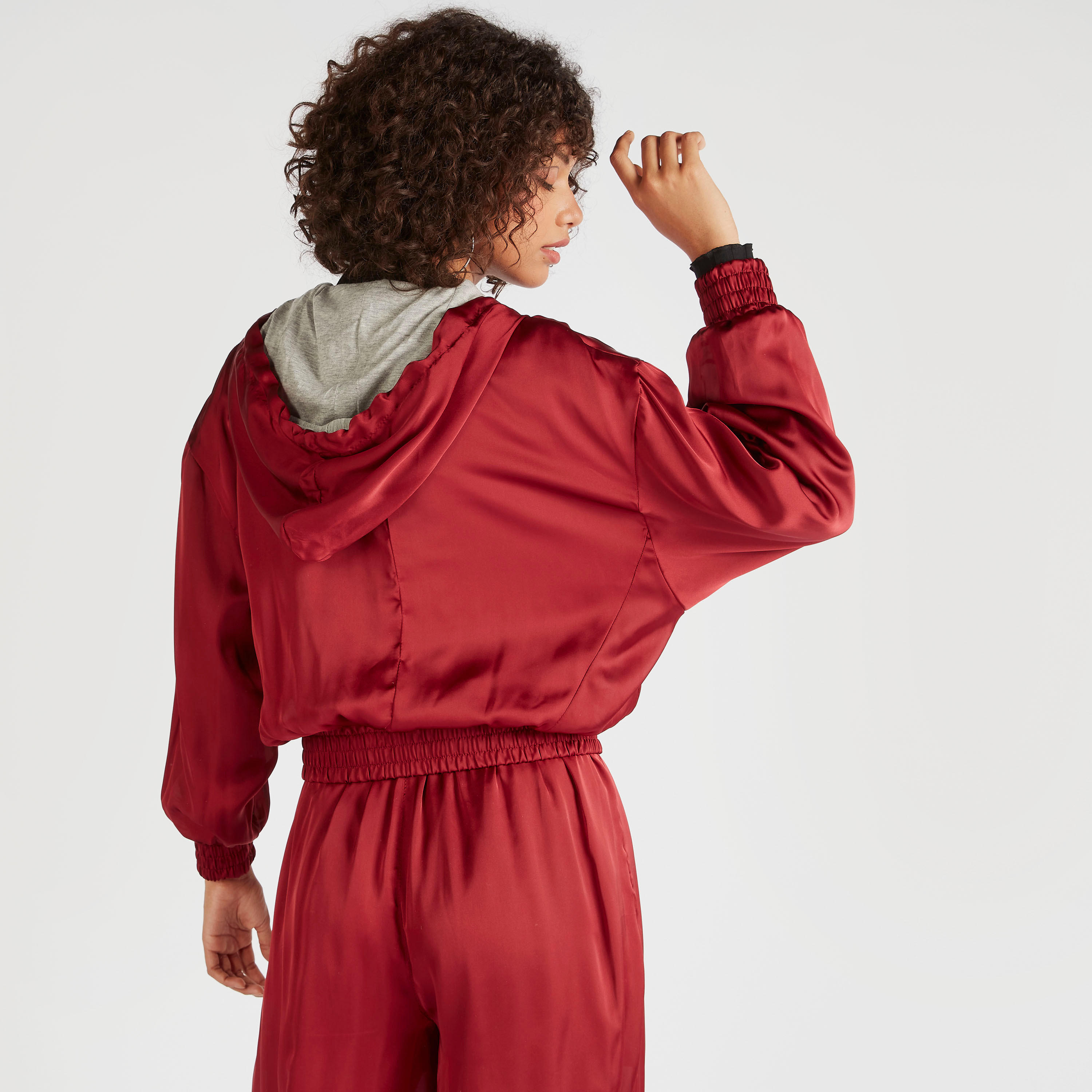 جاكيت سادة بسحّاب مع أكمام طويلة وقبّعة-women-winterwear-coatsandjackets-jackets-image-2