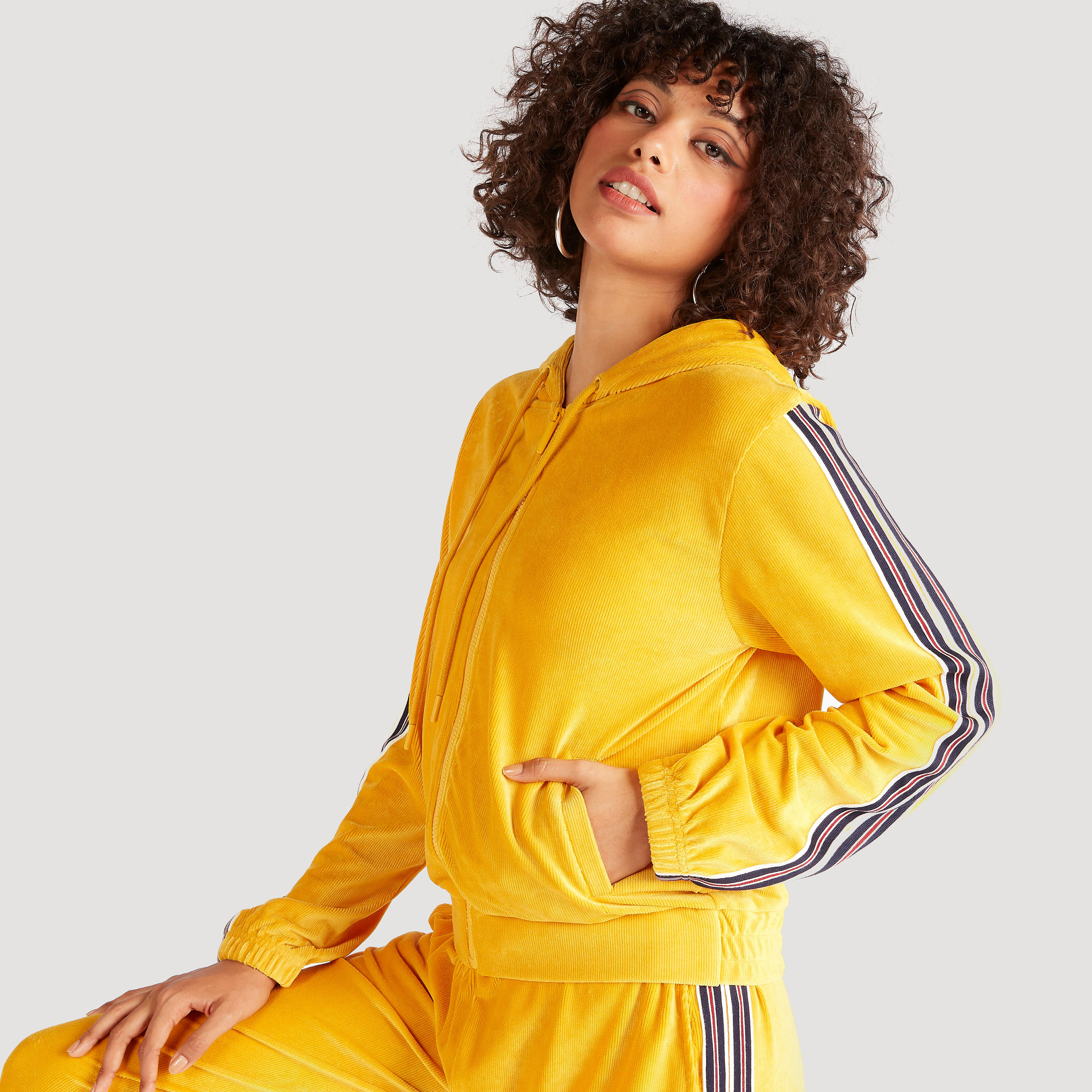 جاكيت بارز الملمس بسحّاب إغلاق وقبّعة وأكمام طويلة-women-winterwear-coatsandjackets-jackets-image-1