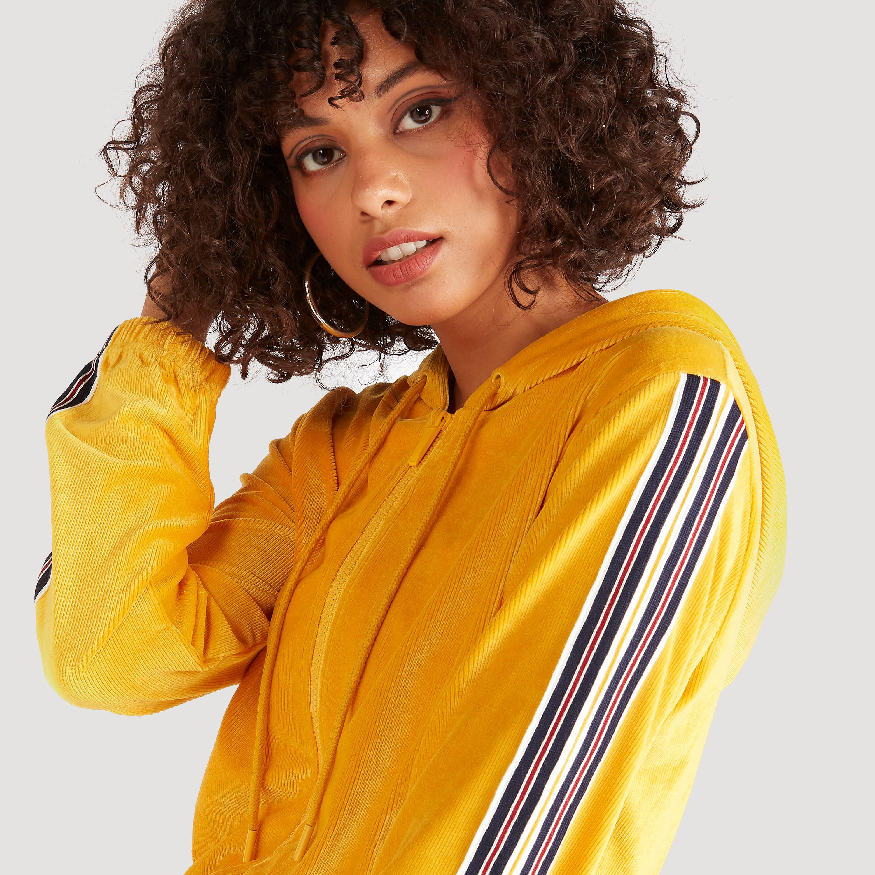 جاكيت بارز الملمس بسحّاب إغلاق وقبّعة وأكمام طويلة-women-winterwear-coatsandjackets-jackets-image-4