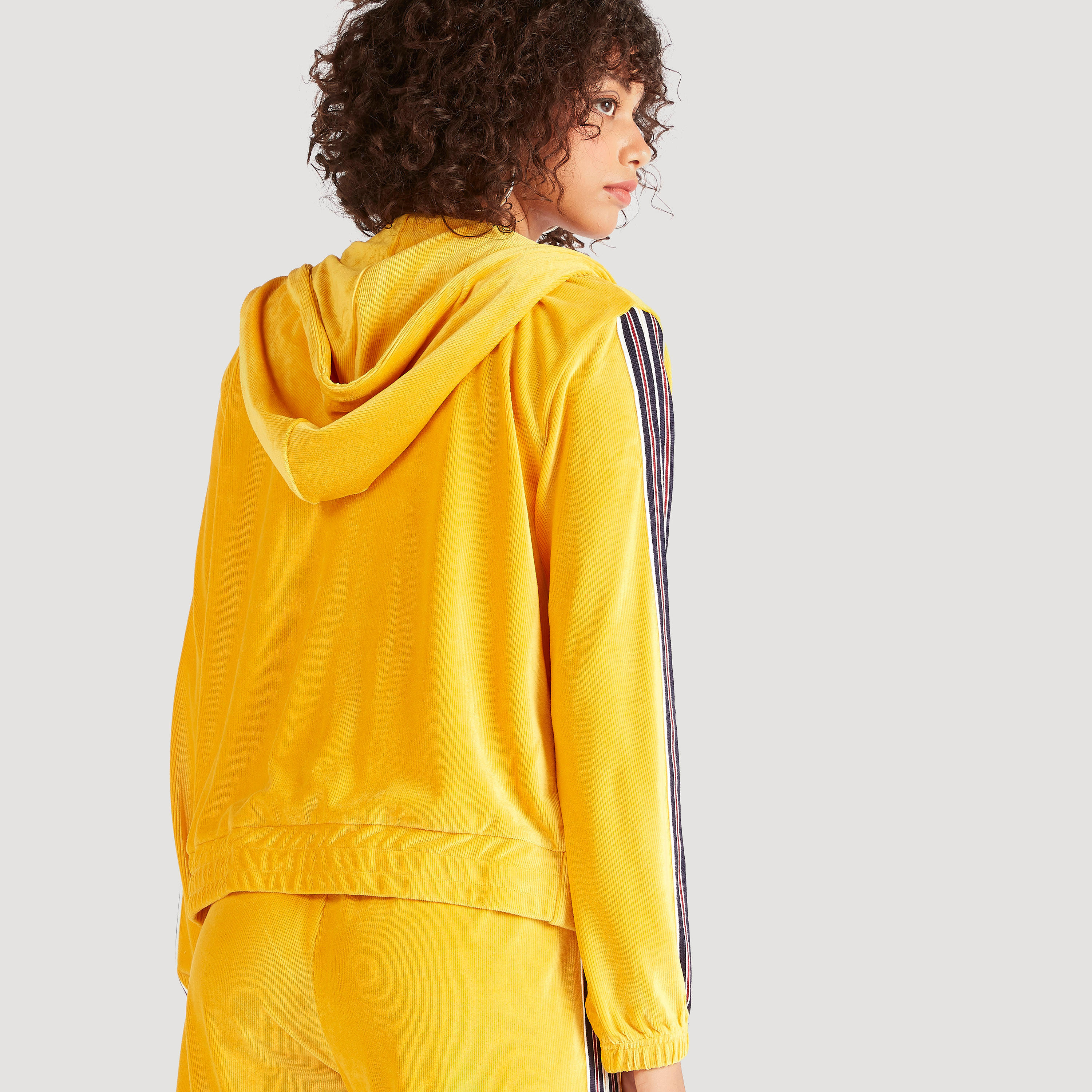 جاكيت بارز الملمس بسحّاب إغلاق وقبّعة وأكمام طويلة-women-winterwear-coatsandjackets-jackets-image-5