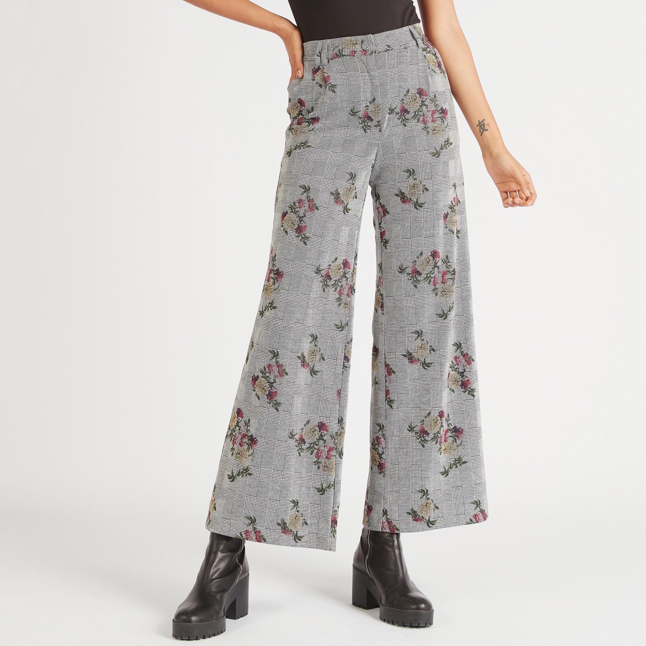 بنطلون بالازو بخصر مرتفع وطبعات زهور وجيوب-women-clothing-bottoms-trousers-image-1