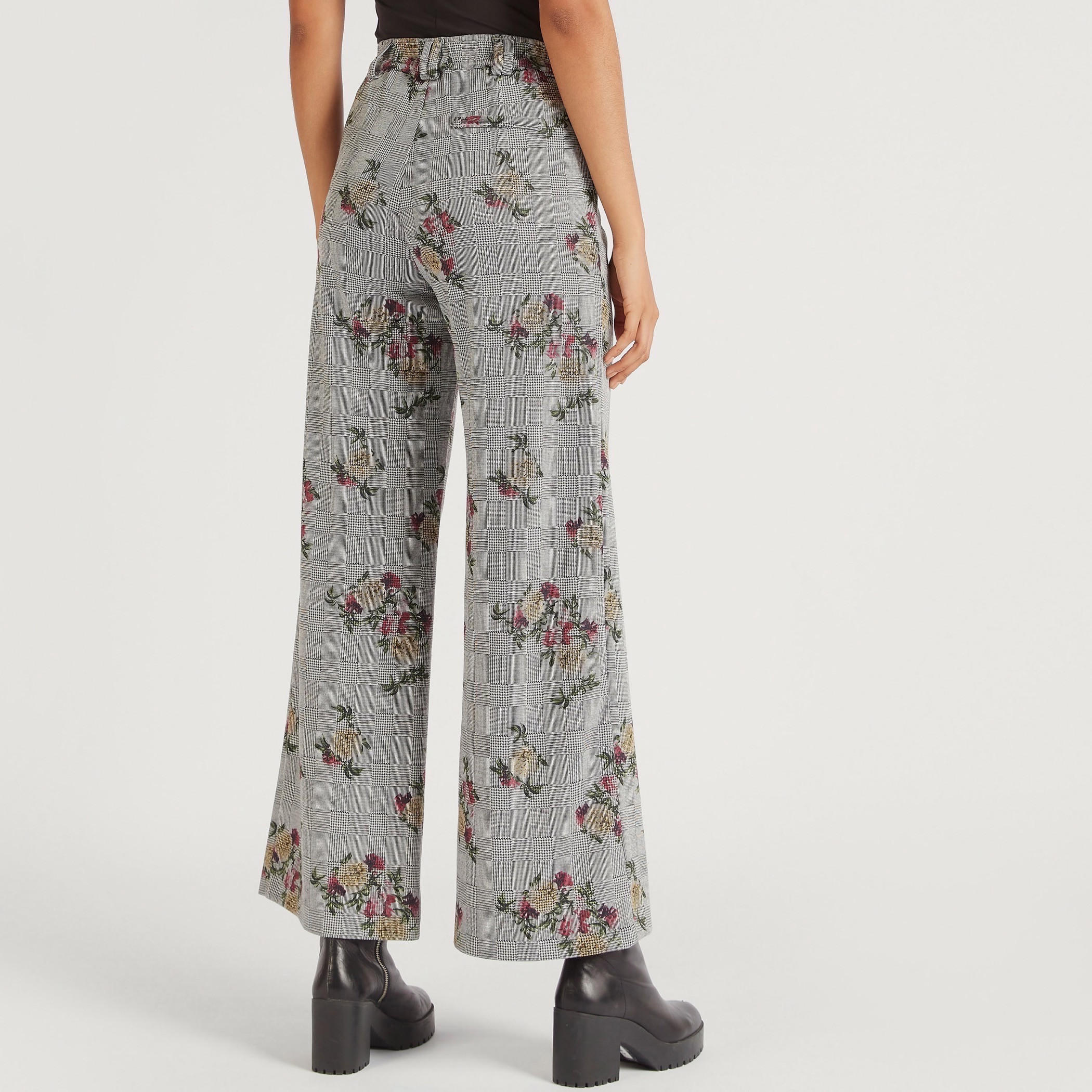 بنطلون بالازو بخصر مرتفع وطبعات زهور وجيوب-women-clothing-bottoms-trousers-image-4