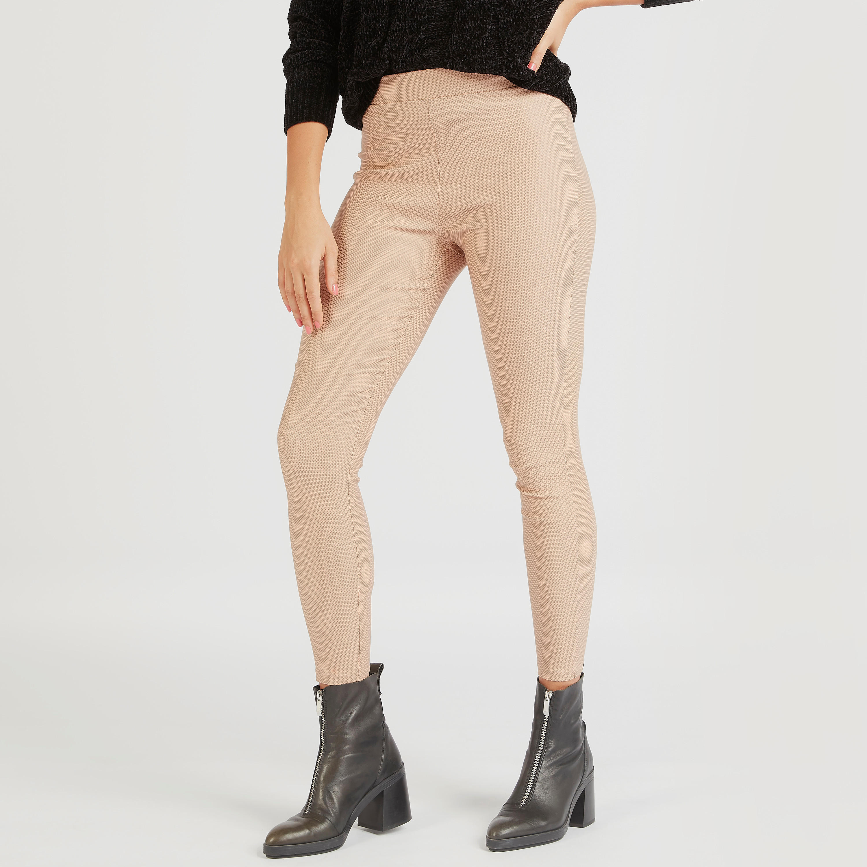 بنطلون ليقنز بارز الملمس بخصر مطّاطي مرتفع-women-clothing-bottoms-leggings-image-1