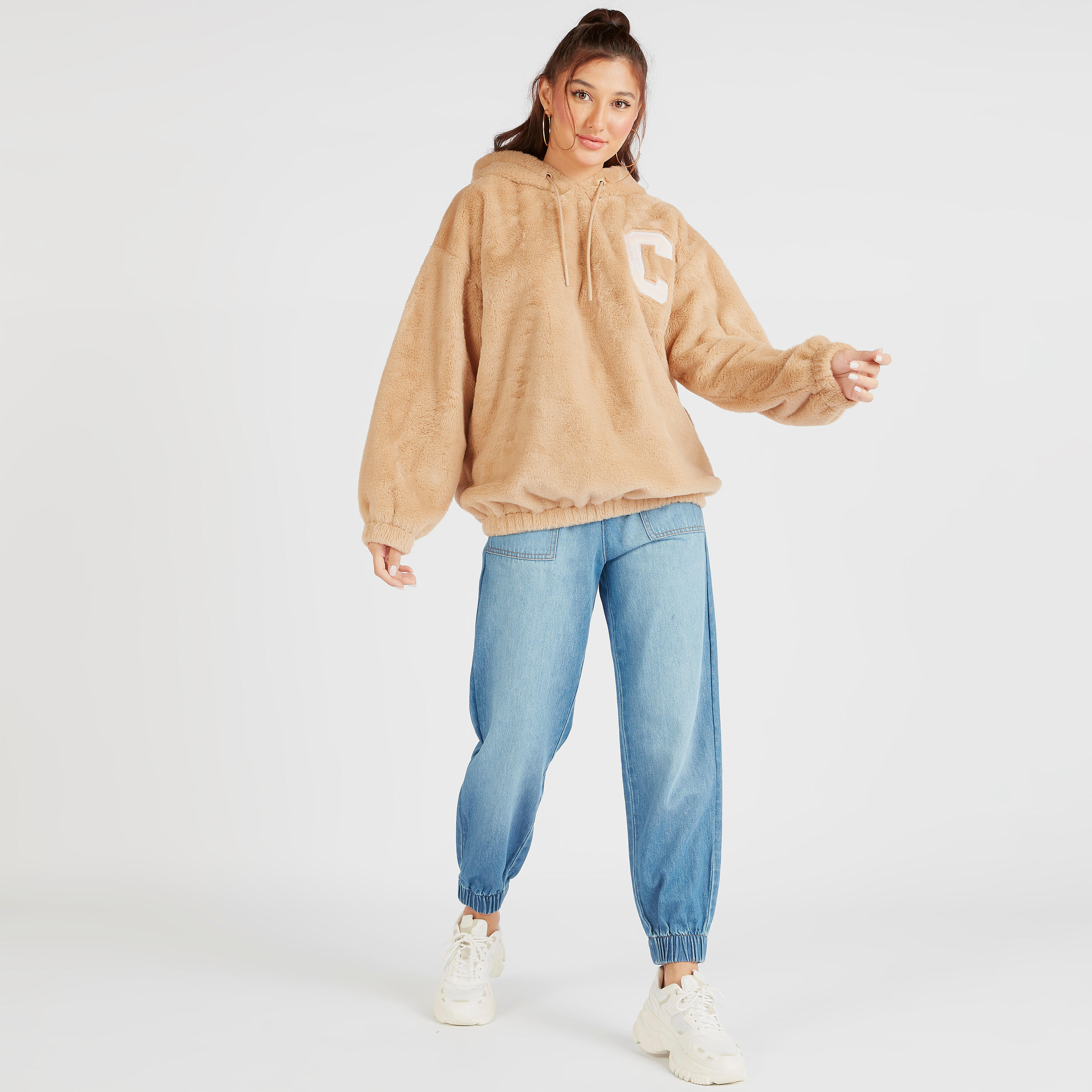 سويت شيرت بارز الملمس بقبّعة وأكمام طويلة-women-winterwear-hoodiesandsweatshirts-hoodies-image-2