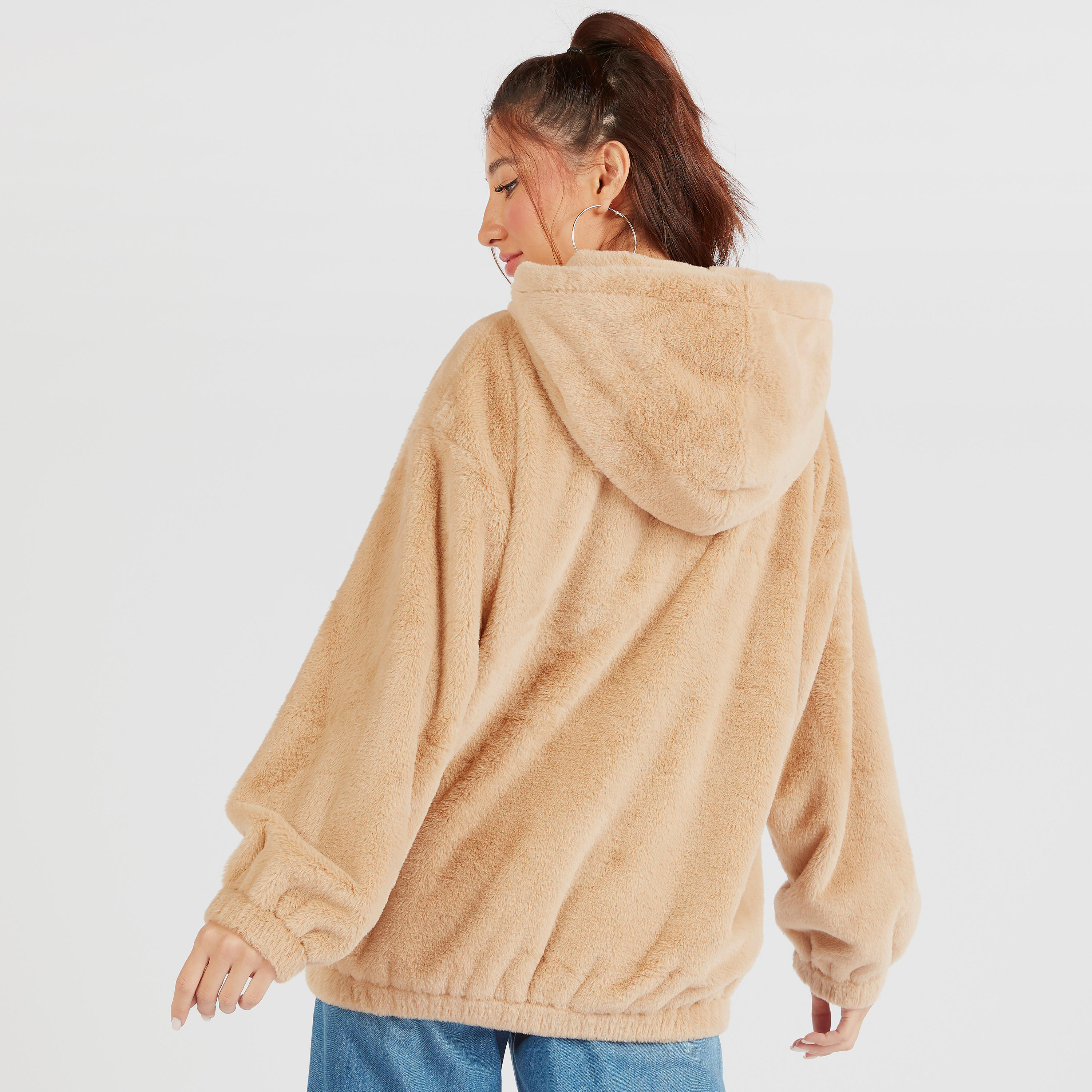 سويت شيرت بارز الملمس بقبّعة وأكمام طويلة-women-winterwear-hoodiesandsweatshirts-hoodies-image-4