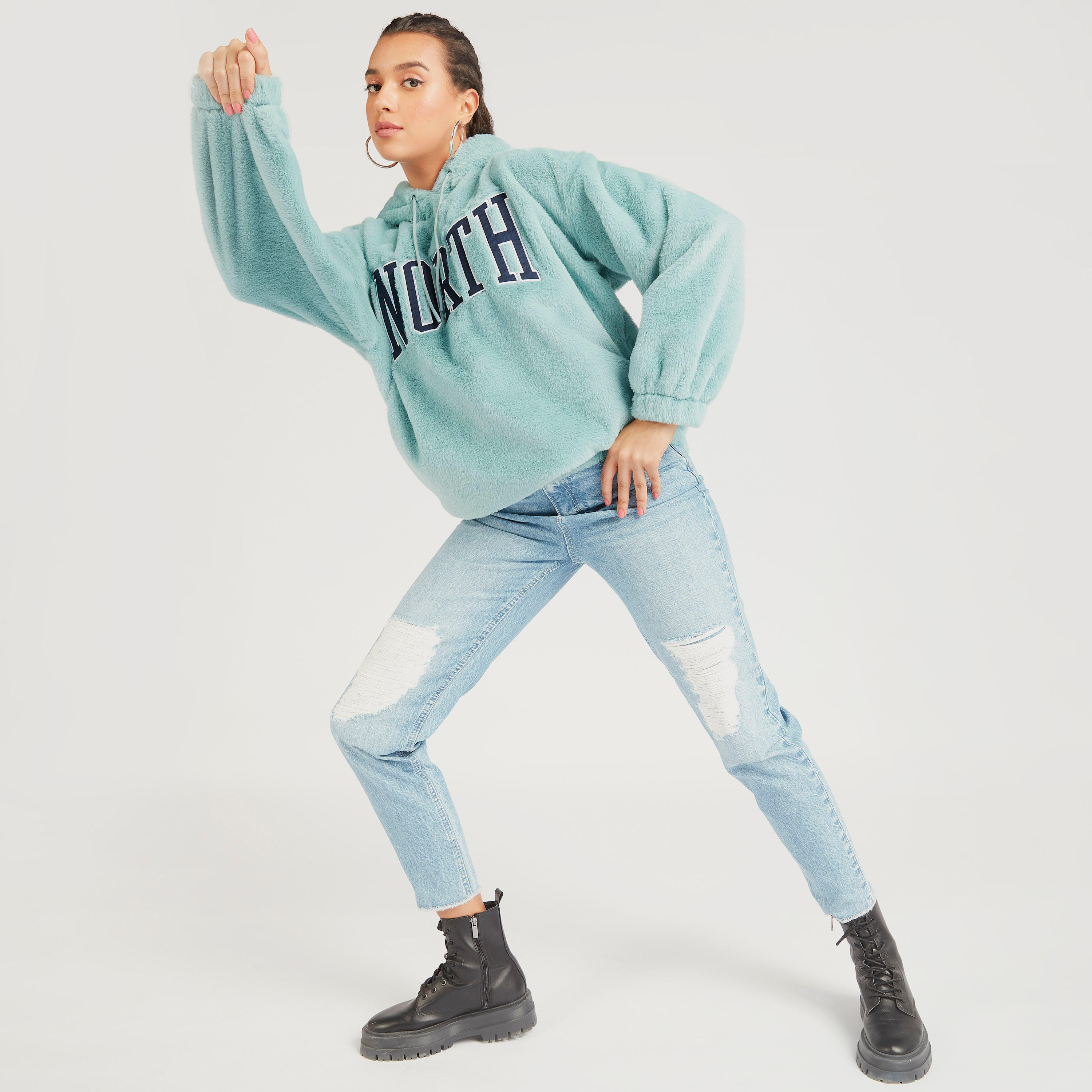 سويت شيرت بارز الملمس بأكمام طويلة وقبعة-women-winterwear-hoodiesandsweatshirts-hoodies-image-2