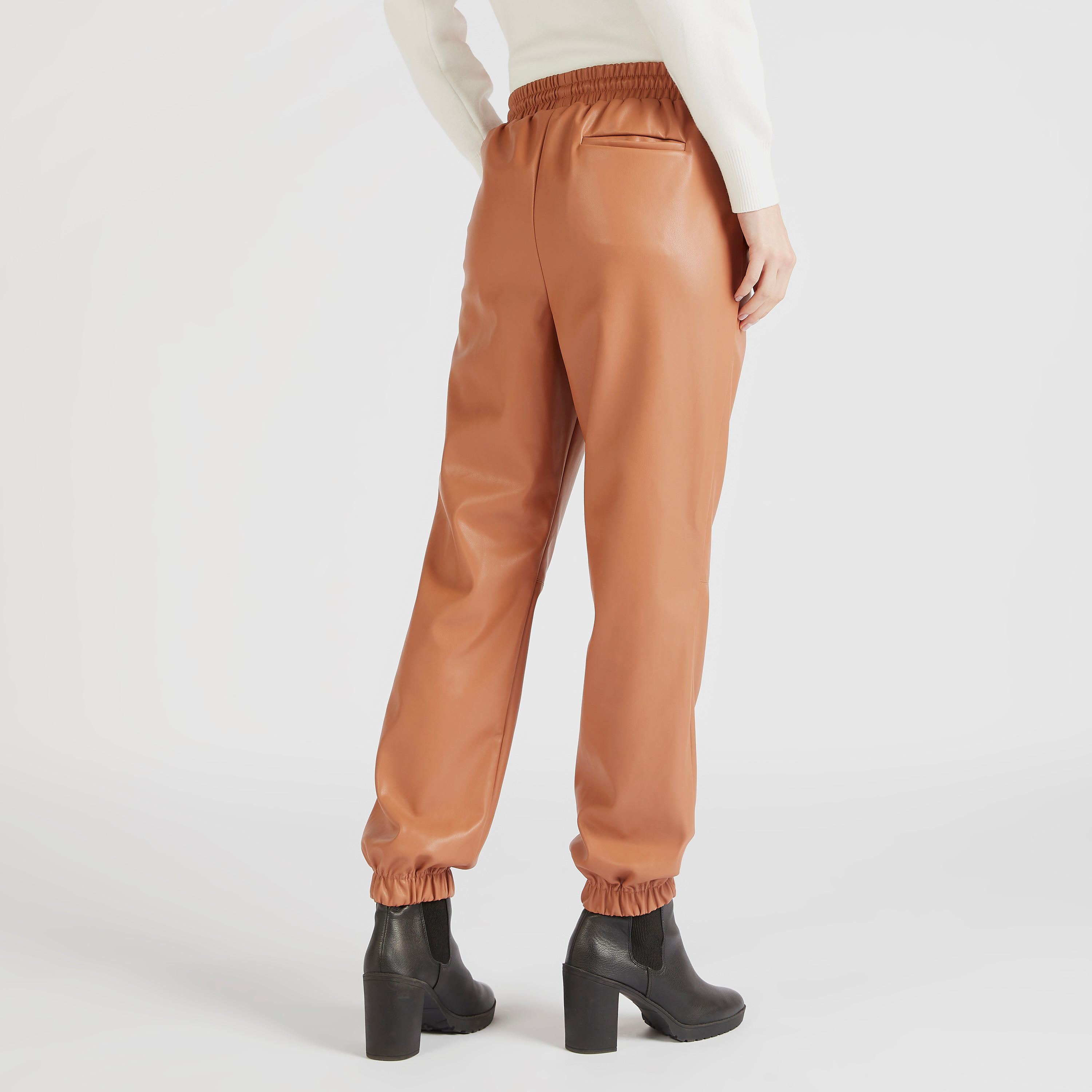 بنطلون رياضي سادة بأطراف مطّاطيّة ورباط إغلاق وجيوب من بوسيني-women-clothing-bottoms-trousers-image-1