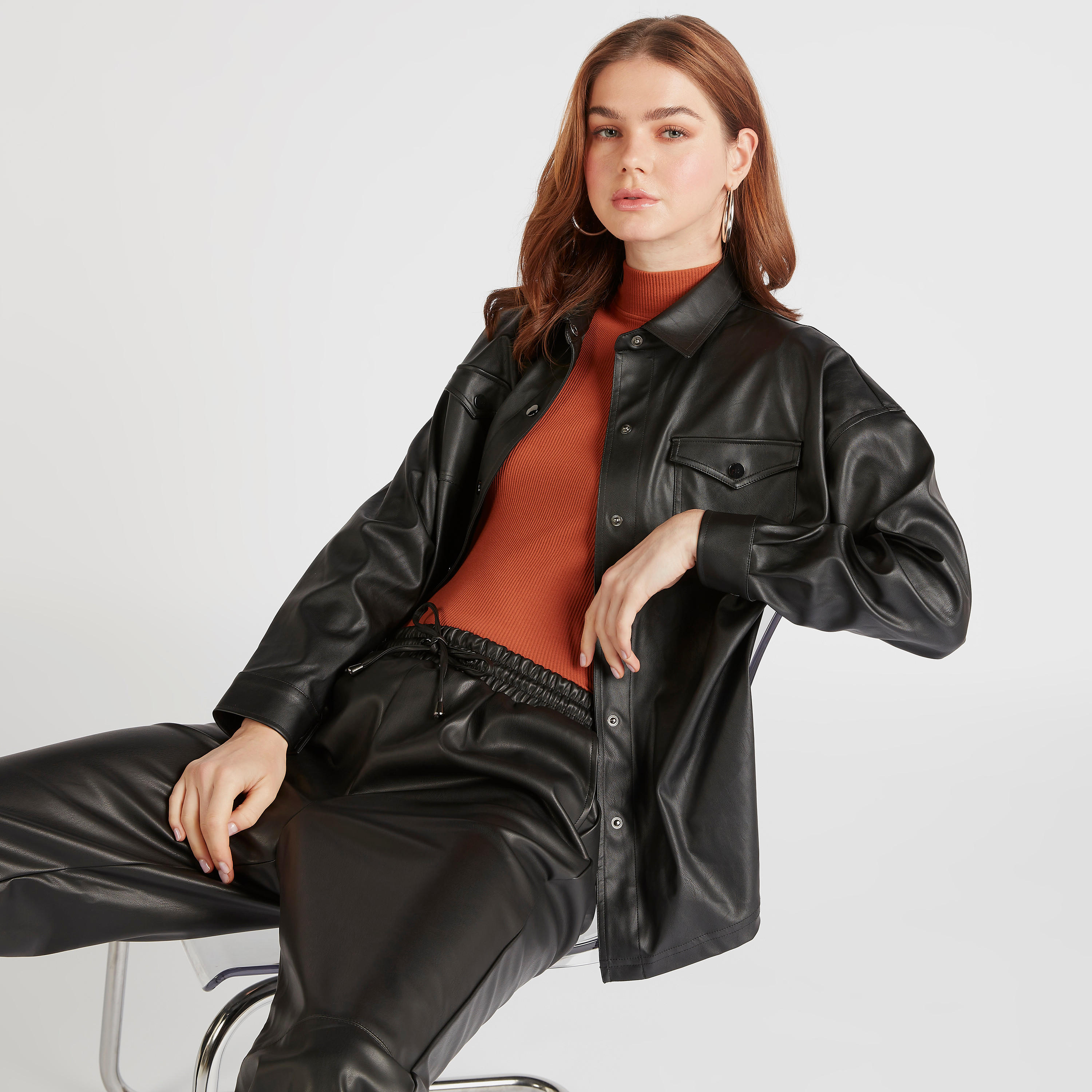 جاكيت سادة من الجلد الصناعي بجيوب وزر إغلاق-women-winterwear-coatsandjackets-jackets-image-5