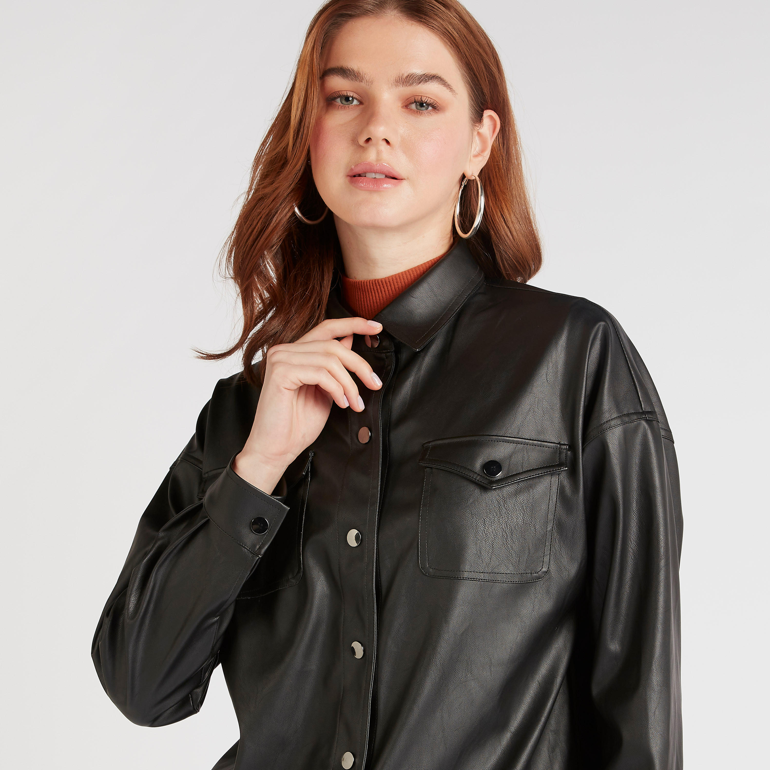 جاكيت سادة من الجلد الصناعي بجيوب وزر إغلاق-women-winterwear-coatsandjackets-jackets-image-3