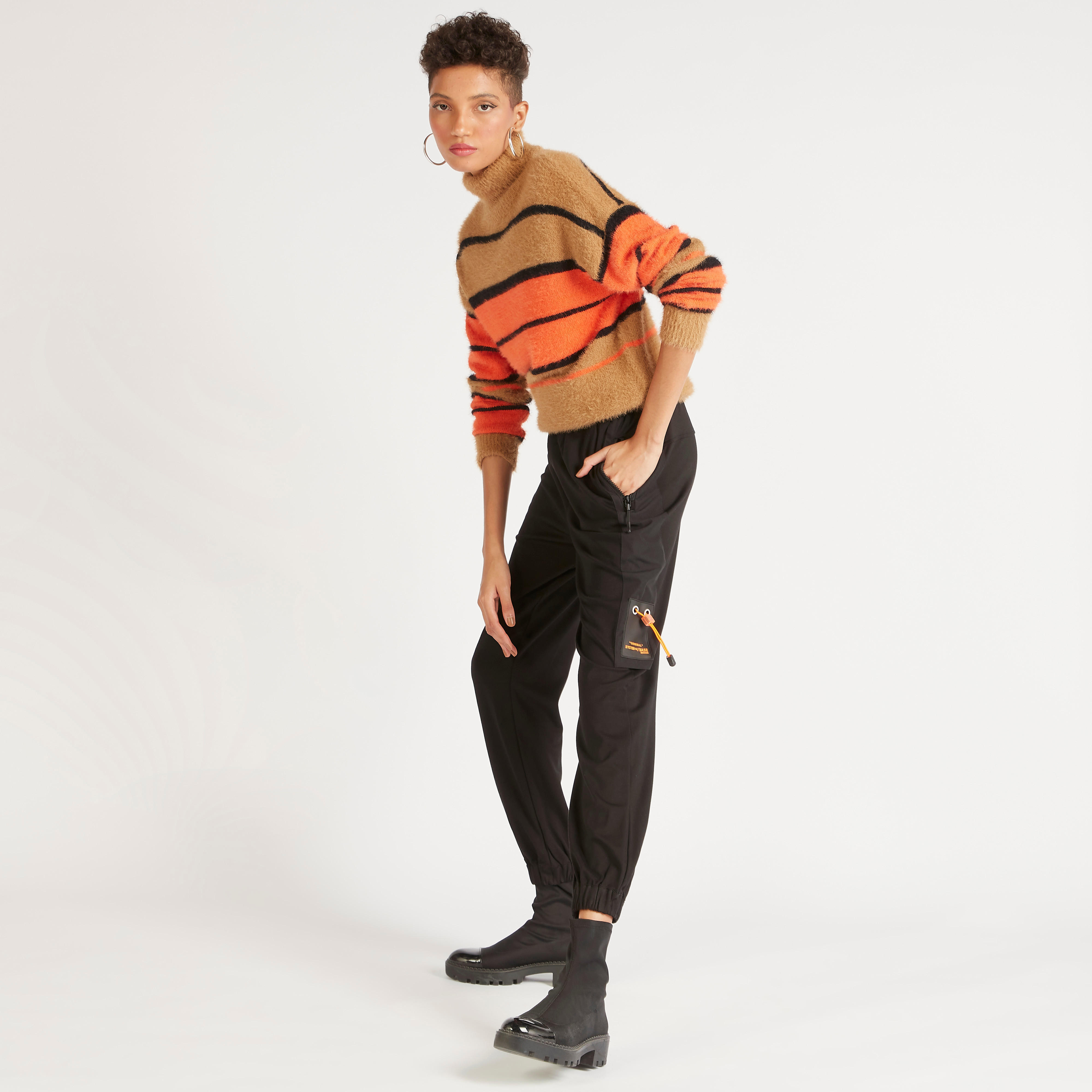 بنطلون رياضي بقصّة مريحة وخصر مرتفع ورباط إغلاق-women-clothing-bottoms-joggers-image-4