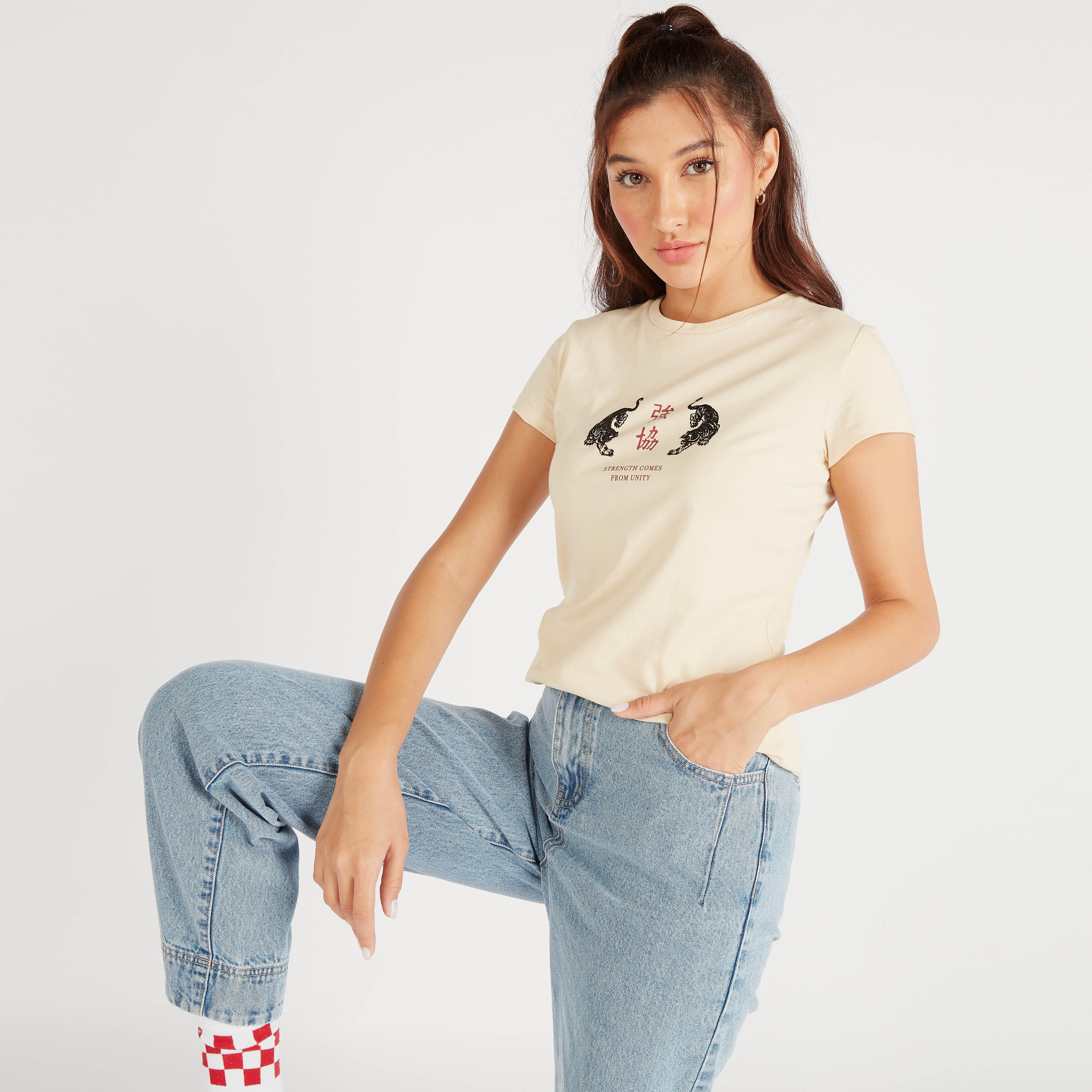 تيشيرت بياقة ضيّقة وأكمام كاب وطَبعات-women-clothing-tshirts-image-5