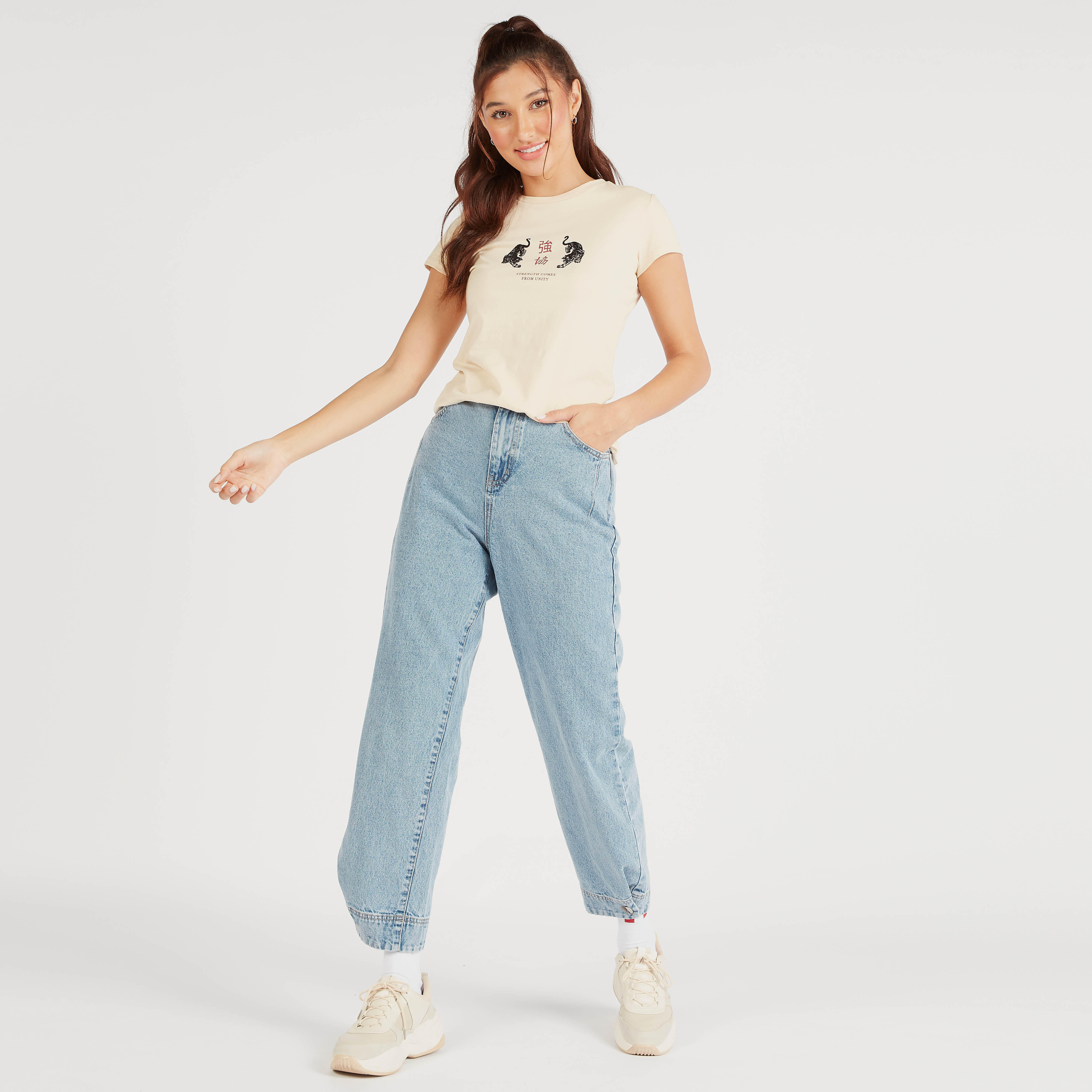 تيشيرت بياقة ضيّقة وأكمام كاب وطَبعات-women-clothing-tshirts-image-4