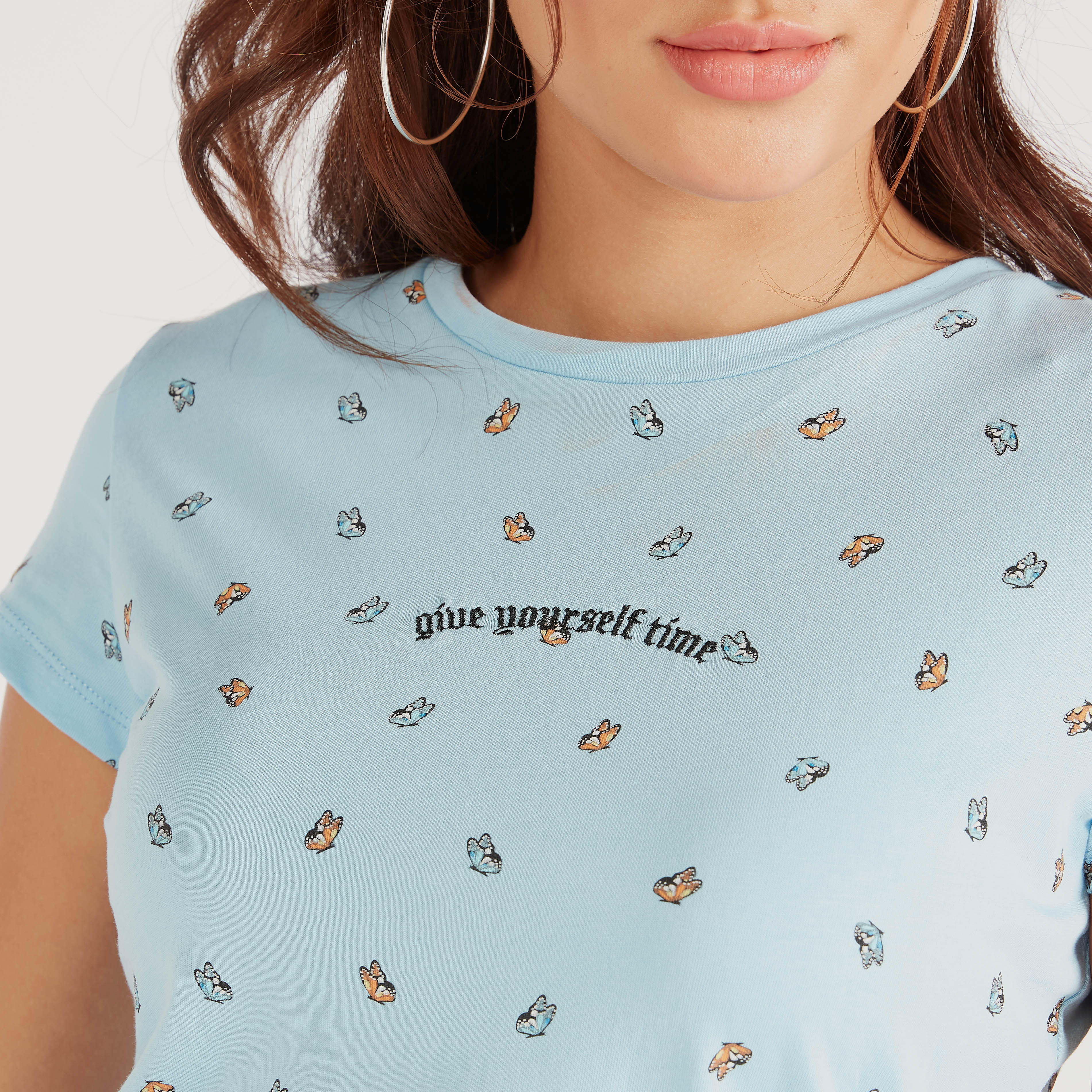 تيشيرت بياقة ضيقة وأكمام كاب وطبعات-women-clothing-tshirts-image-3