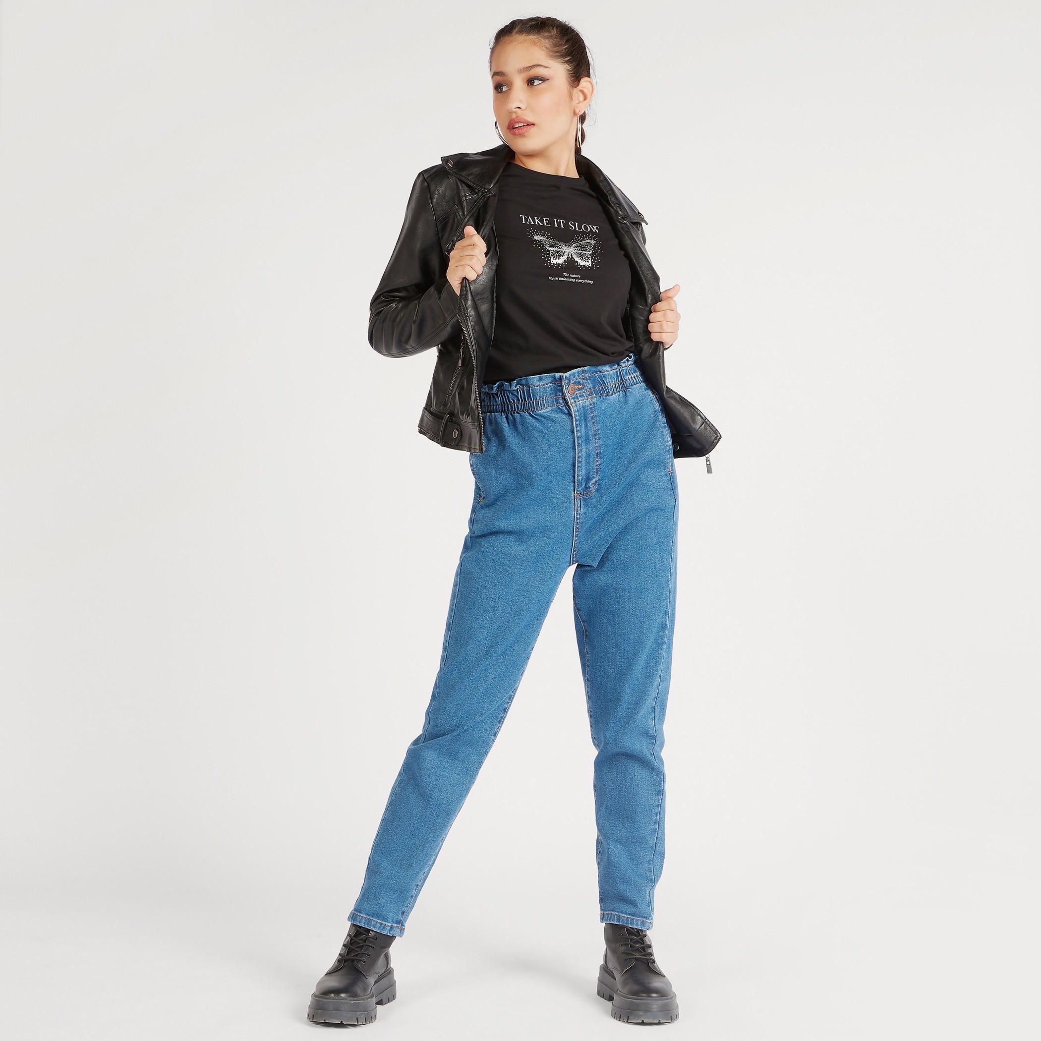 تيشيرت بياقة ضيقة وأكمام كاب وطبعات جرافيك-women-clothing-tshirts-image-2