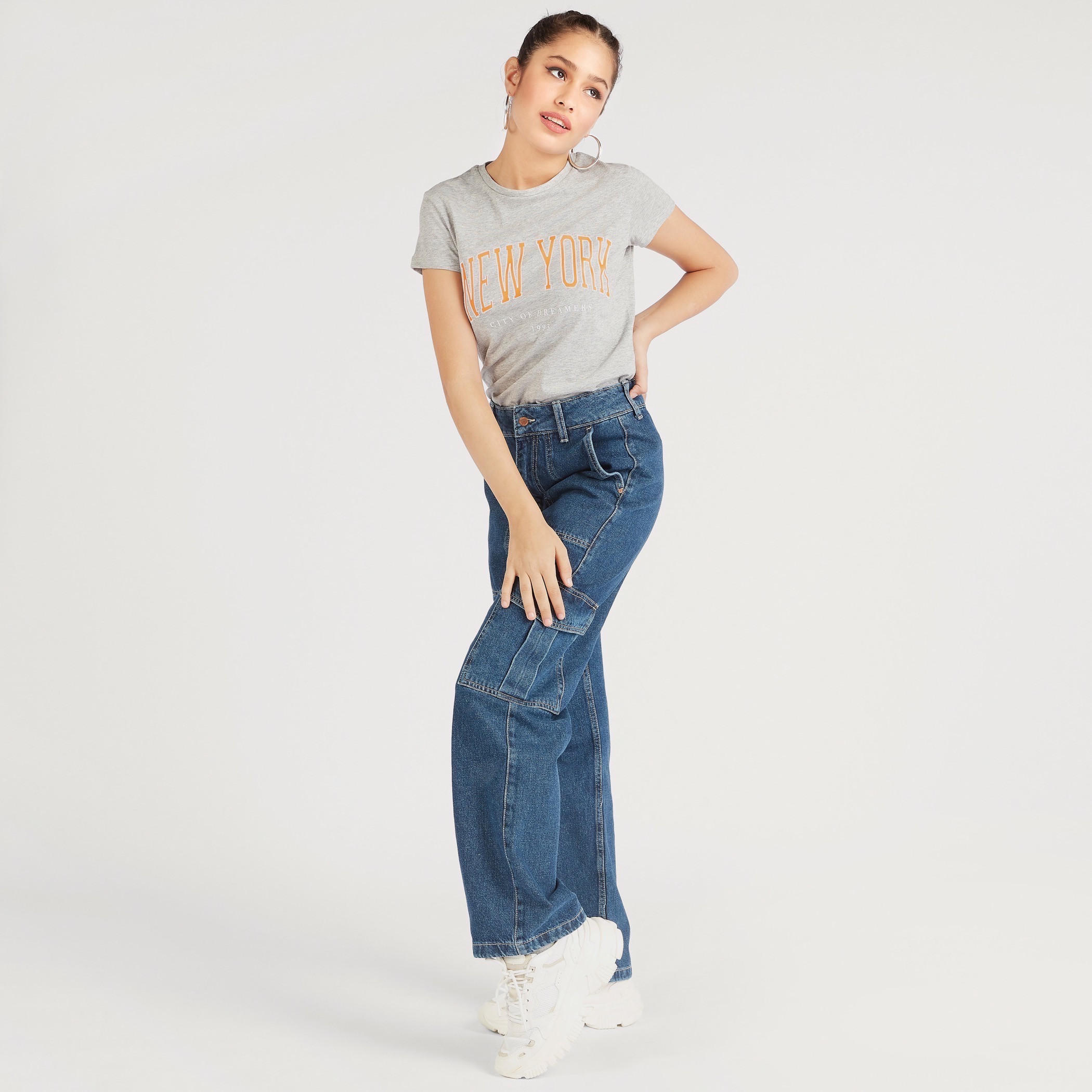 تيشيرت بياقة ضيّقة وأكمام كاب وطبعات-women-clothing-tshirts-image-2