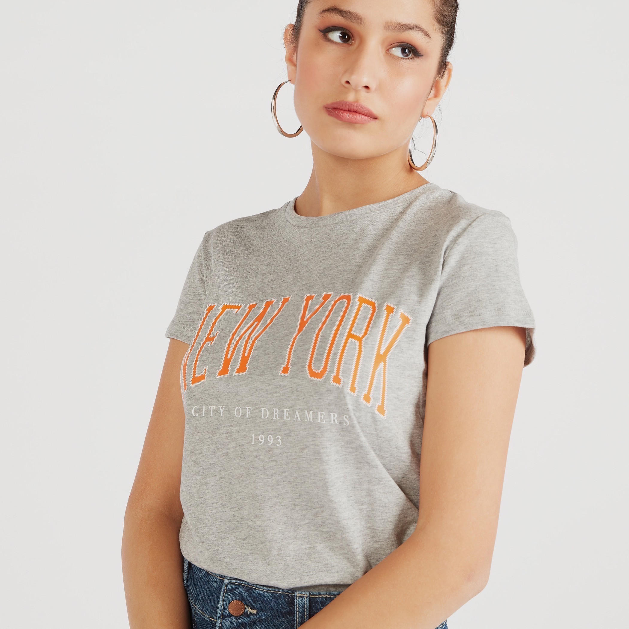 تيشيرت بياقة ضيّقة وأكمام كاب وطبعات-women-clothing-tshirts-image-3