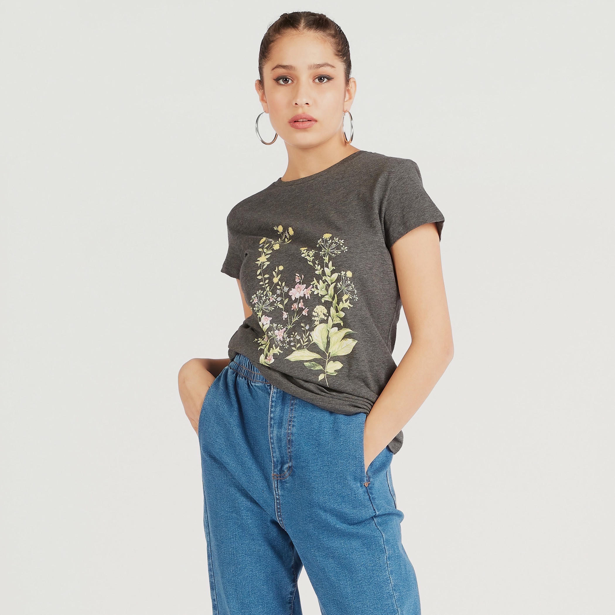 تيشيرت بياقة ضيّقة وأكمام كاب وطَبعات-women-clothing-tshirts-image-1