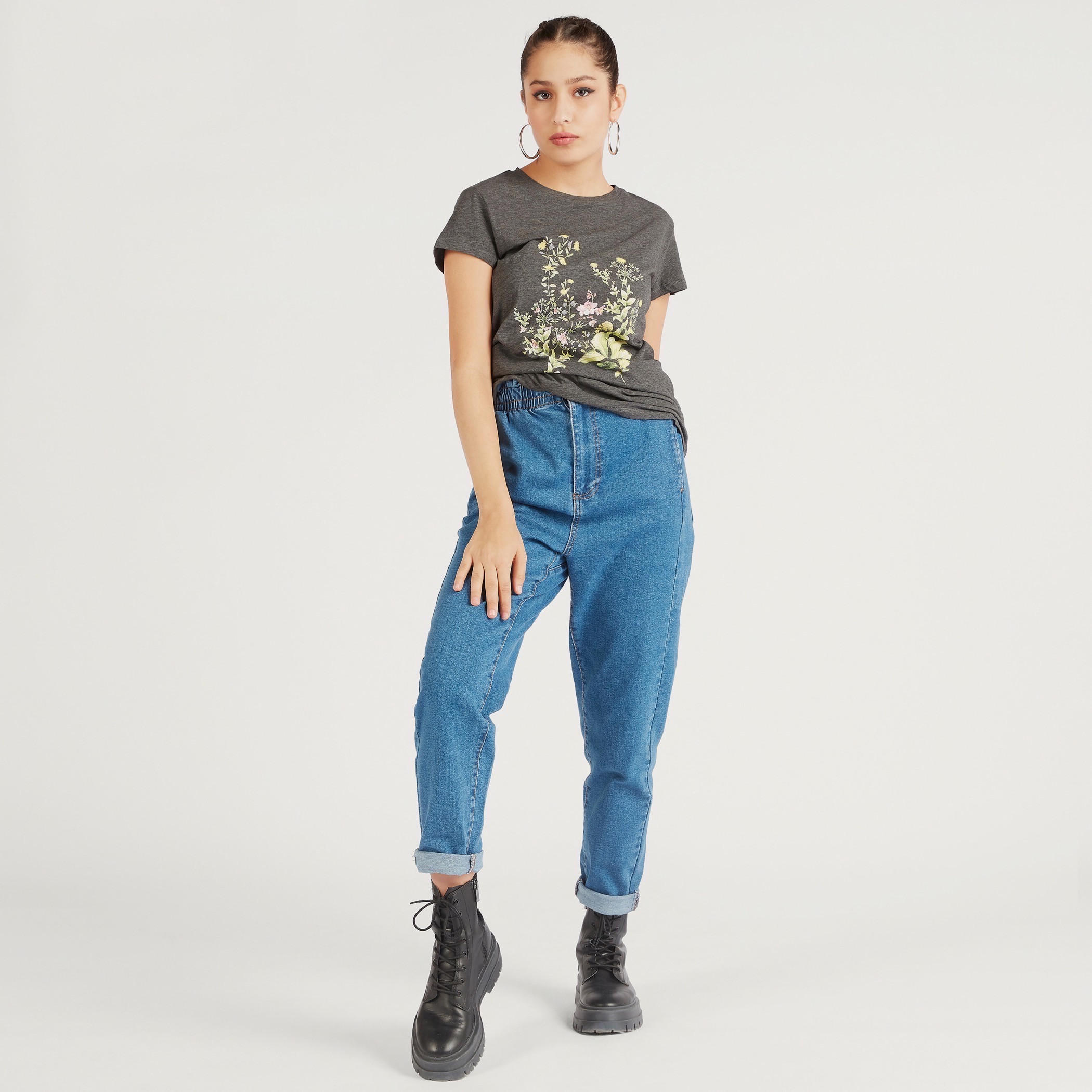 تيشيرت بياقة ضيّقة وأكمام كاب وطَبعات-women-clothing-tshirts-image-2