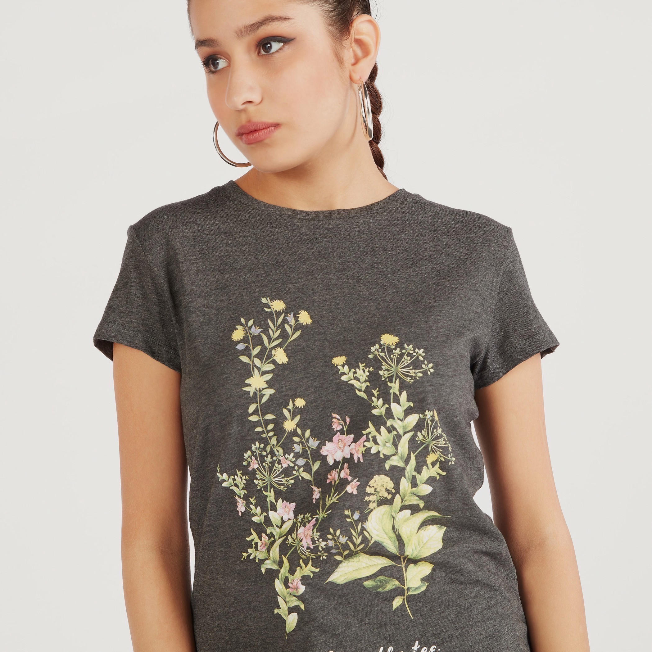 تيشيرت بياقة ضيّقة وأكمام كاب وطَبعات-women-clothing-tshirts-image-3