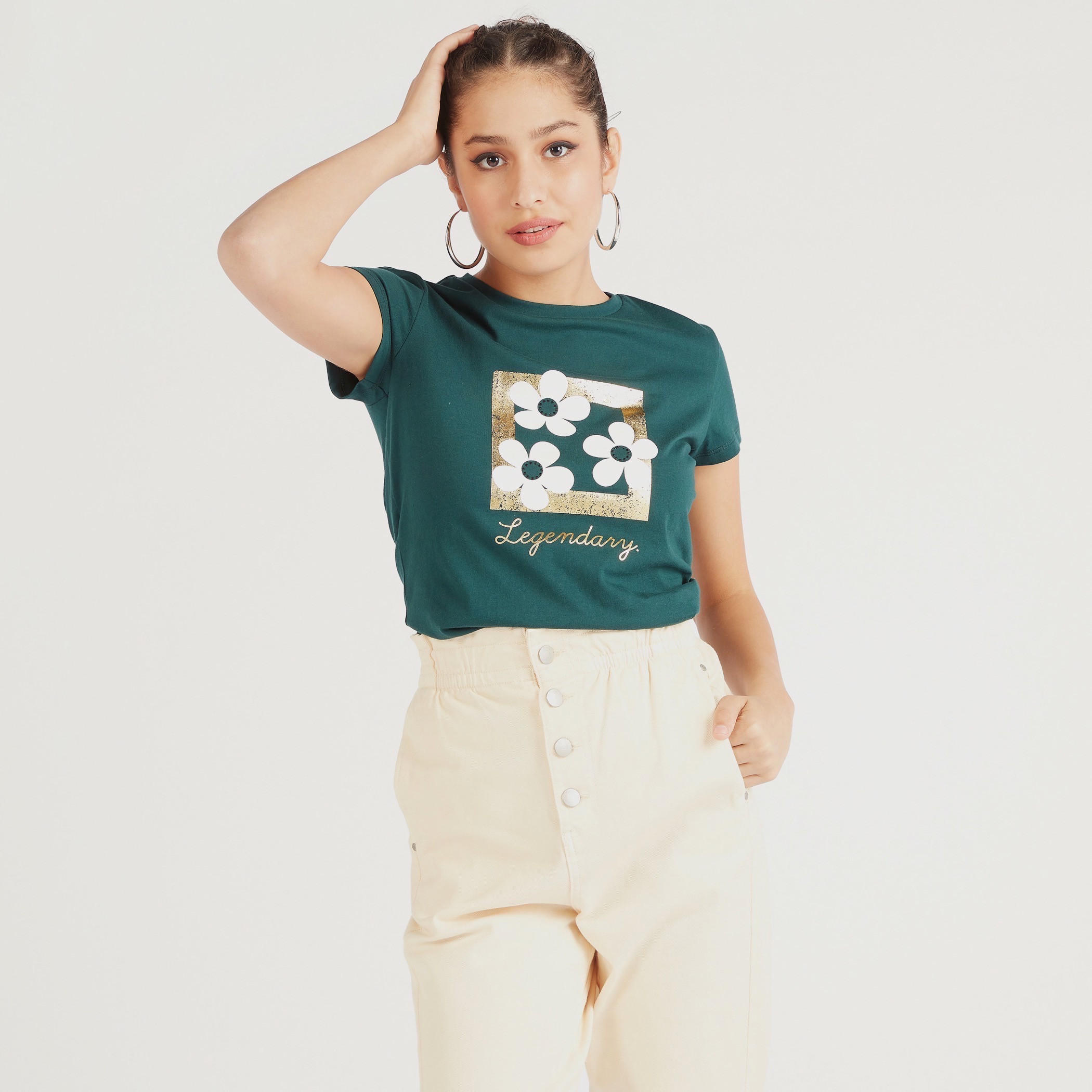 تيشيرت بياقة ضيقة وأكمام كاب وطبعات جرافيك-women-clothing-tshirts-image-1