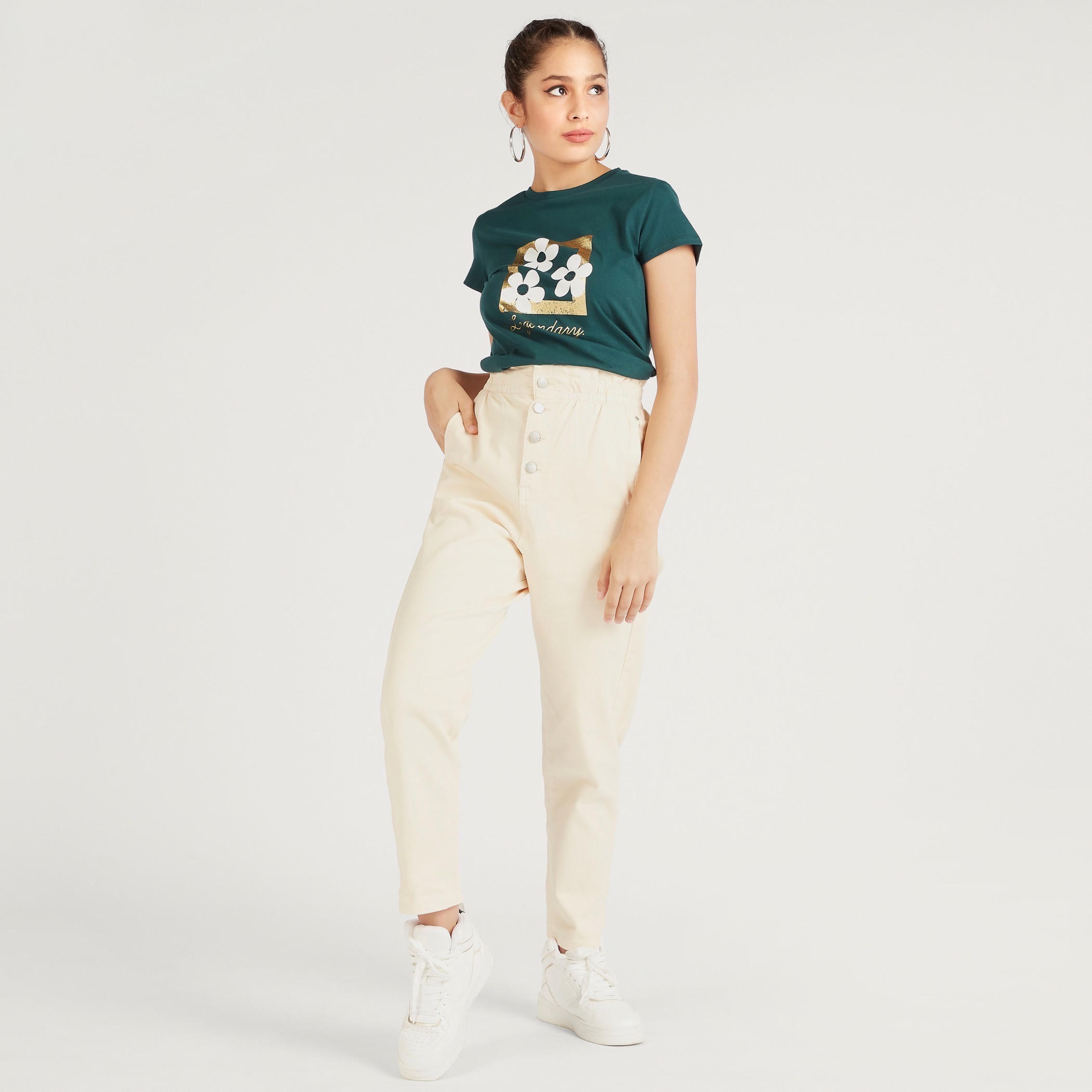 تيشيرت بياقة ضيقة وأكمام كاب وطبعات جرافيك-women-clothing-tshirts-image-2