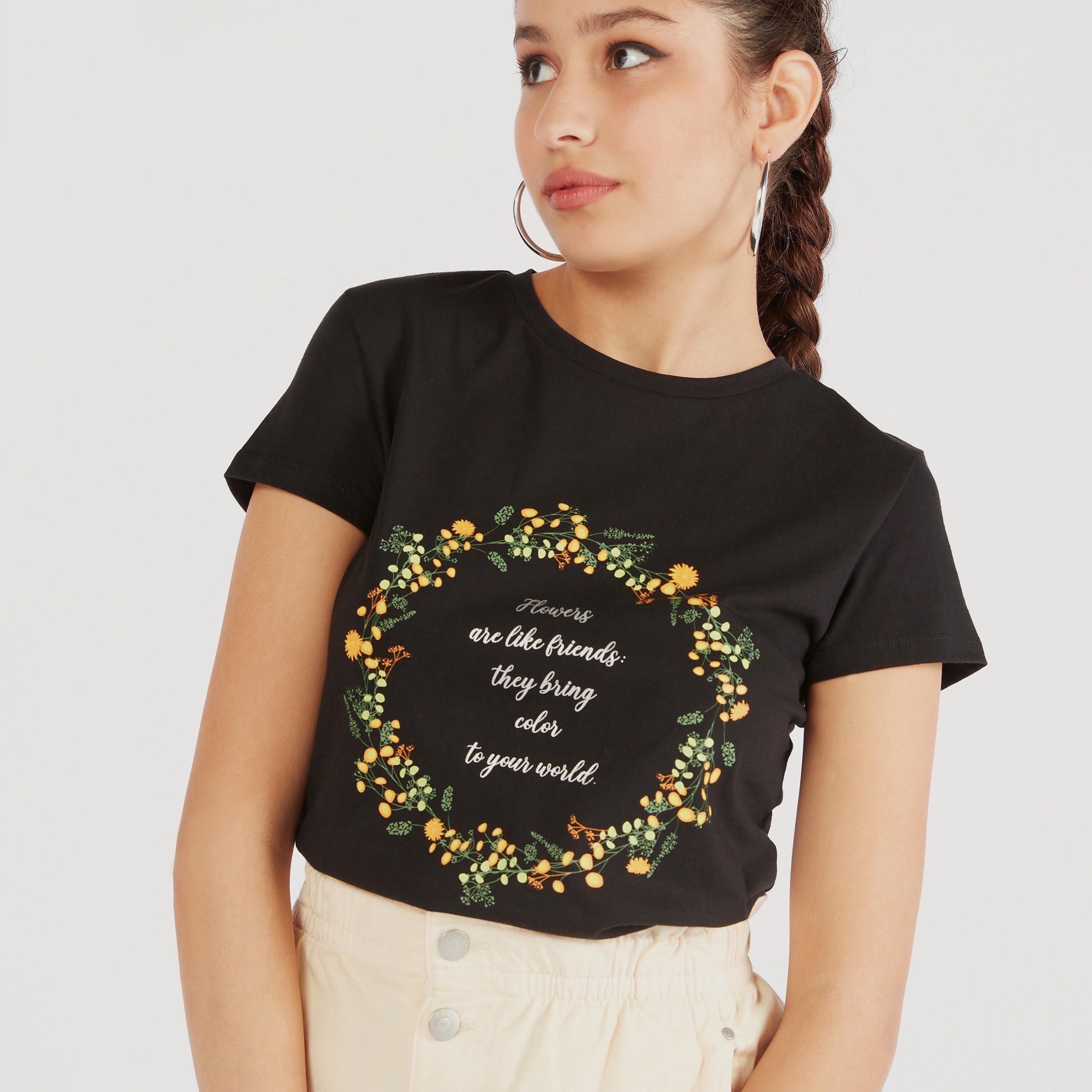 تيشيرت بياقة ضيقة وأكمام كاب وطبعات جرافيك-women-clothing-tshirts-image-3